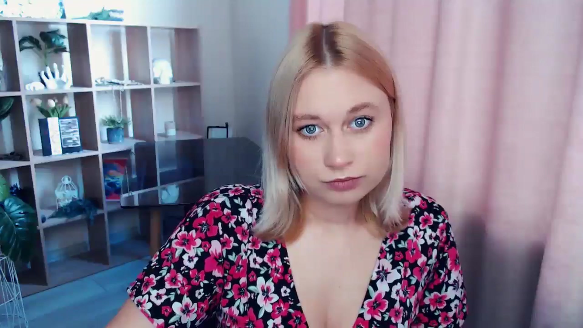 Gallery image thumbnail from Kukla_kolduna's myfreecams stream on, 07/04/2025, 15:22 image 10 of 20