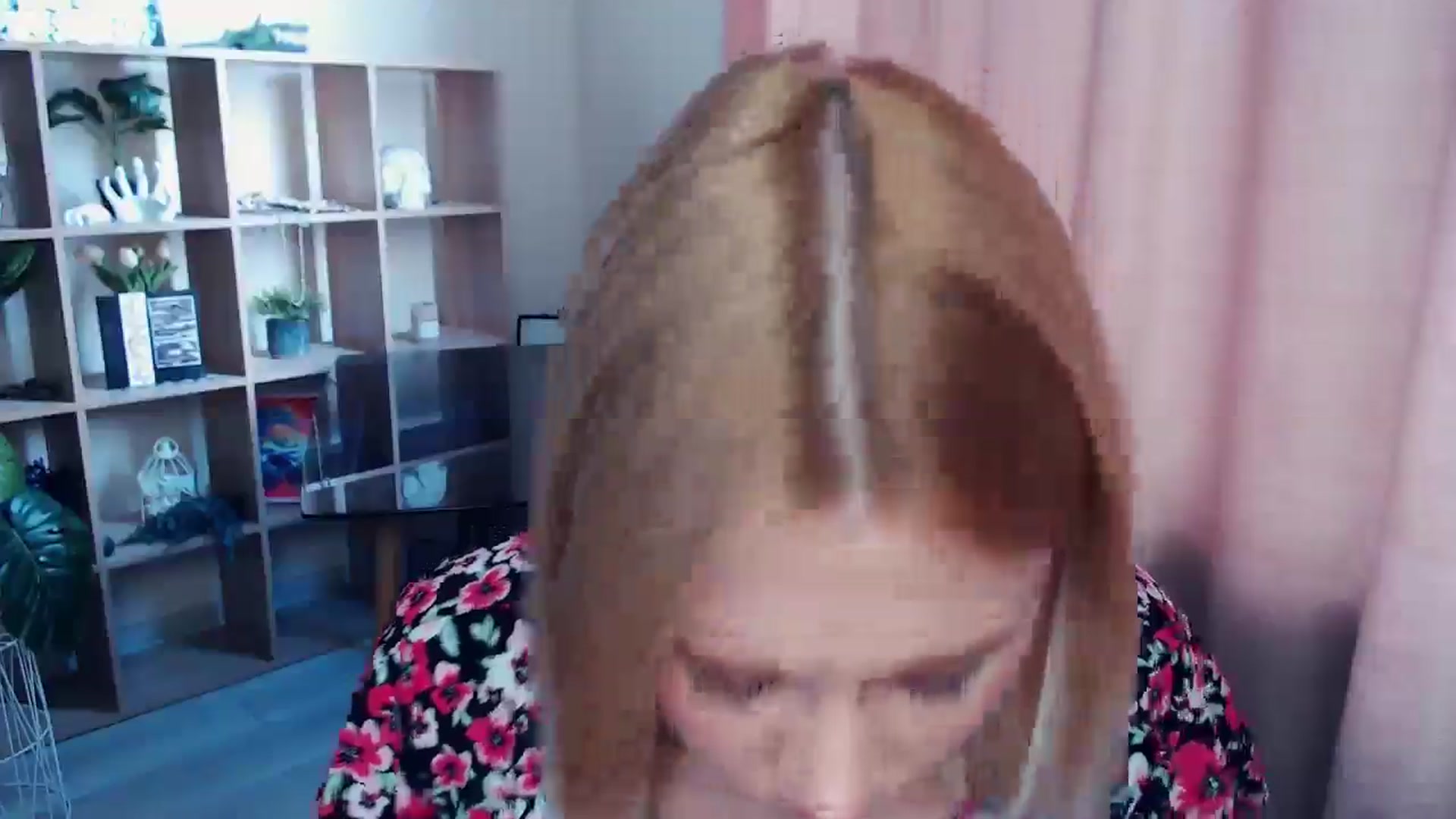 Gallery image thumbnail from Kukla_kolduna's myfreecams stream on, 07/04/2025, 15:22 image 12 of 20
