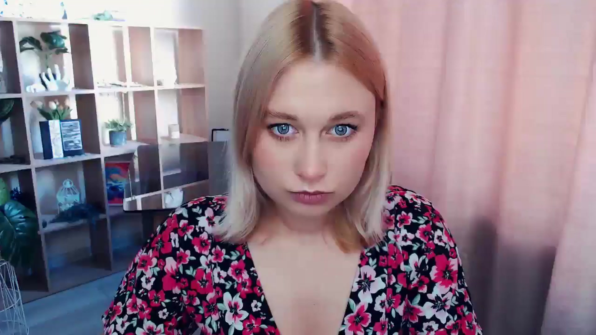Gallery image thumbnail from Kukla_kolduna's myfreecams stream on, 07/04/2025, 15:22 image 6 of 20