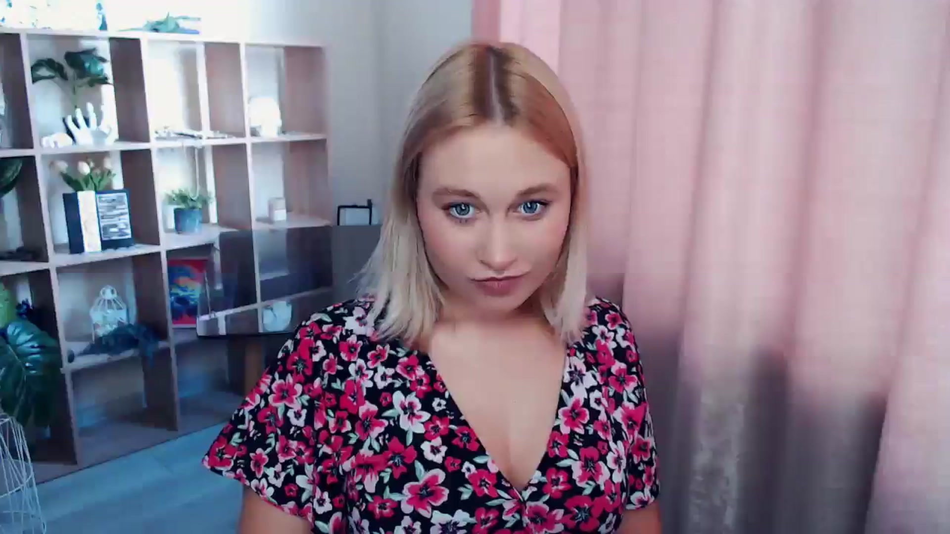 Gallery image thumbnail from Kukla_kolduna's myfreecams stream on, 07/04/2025, 15:22 image 17 of 20