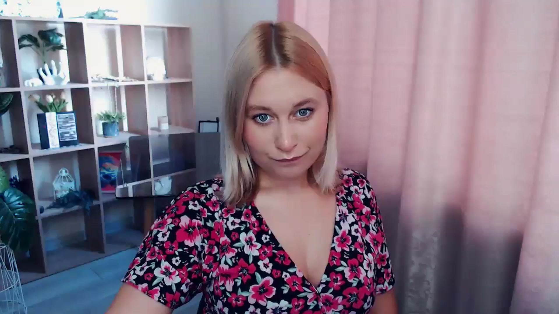 Gallery image thumbnail from Kukla_kolduna's myfreecams stream on, 07/04/2025, 15:22 image 16 of 20