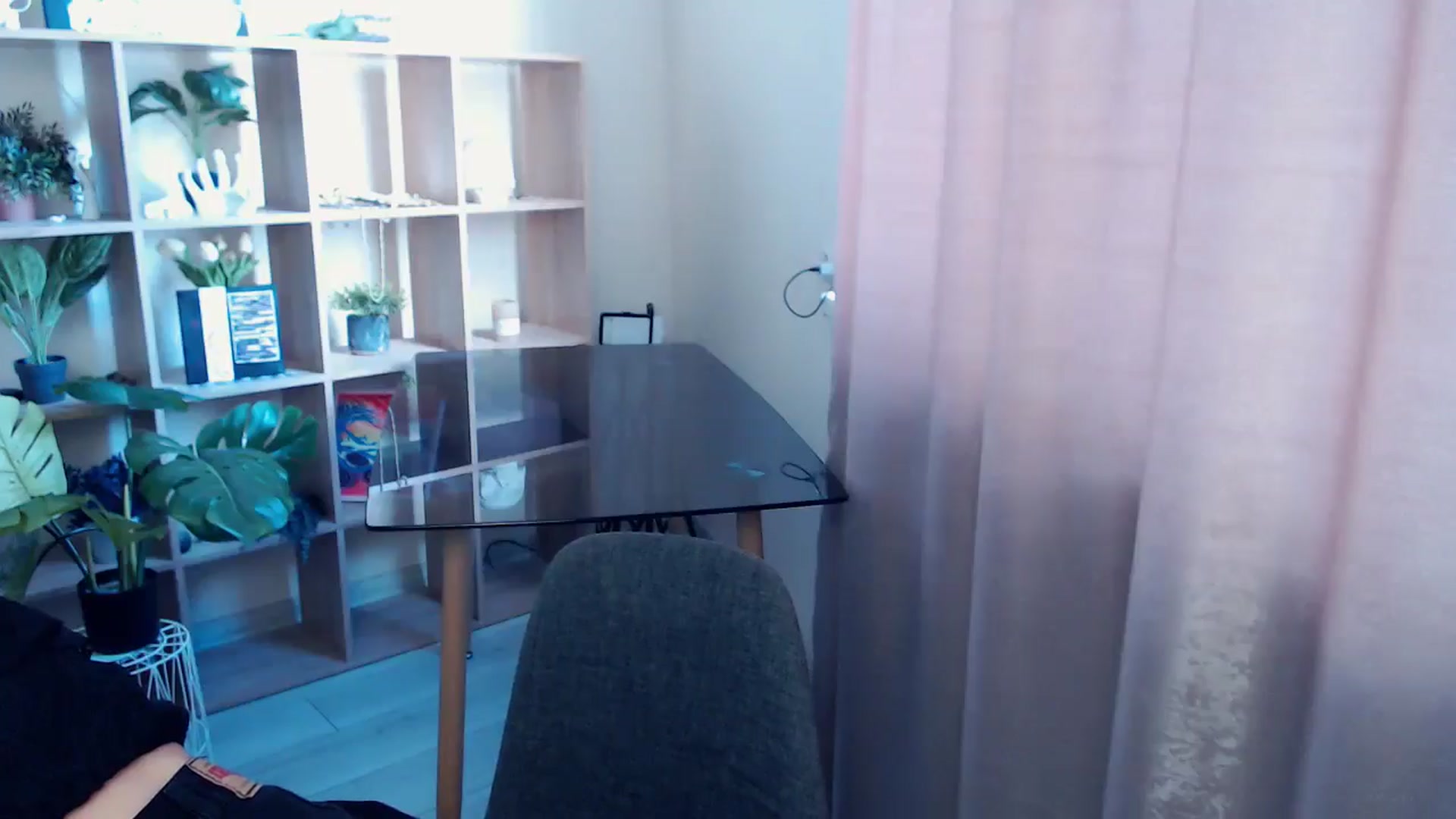 Gallery image thumbnail from Kukla_kolduna's myfreecams stream on, 07/05/2025, 14:03 image 18 of 20
