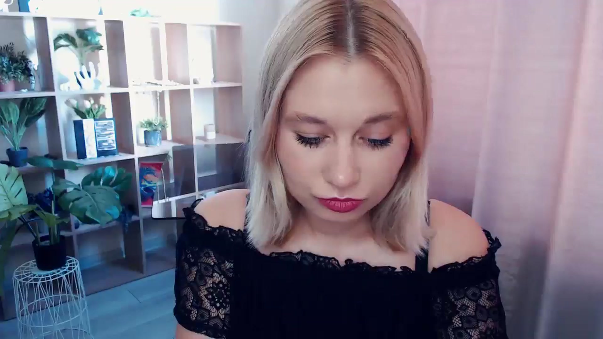 Gallery image thumbnail from Kukla_kolduna's myfreecams stream on, 07/05/2025, 14:03 image 11 of 20