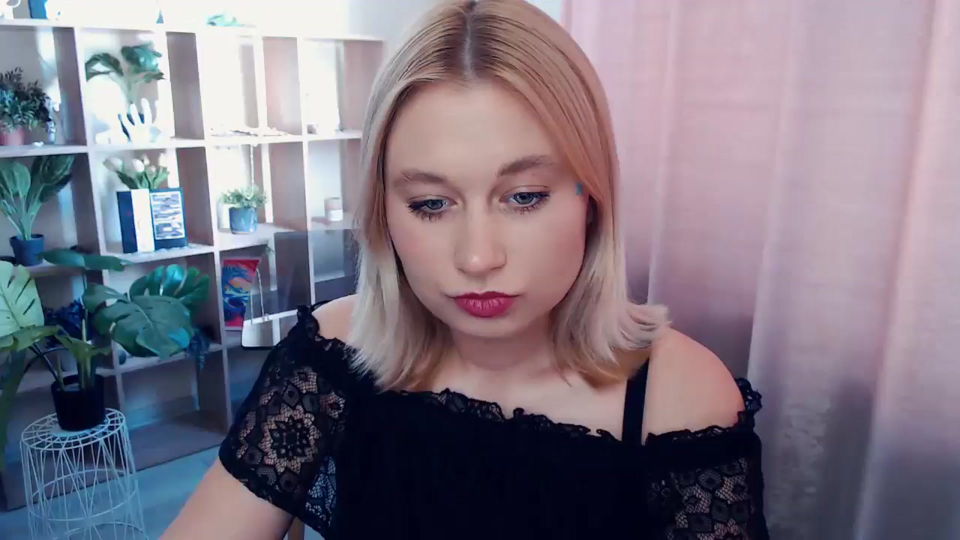 Gallery image thumbnail from Kukla_kolduna's myfreecams stream on, 07/05/2025, 14:03 image 9 of 20