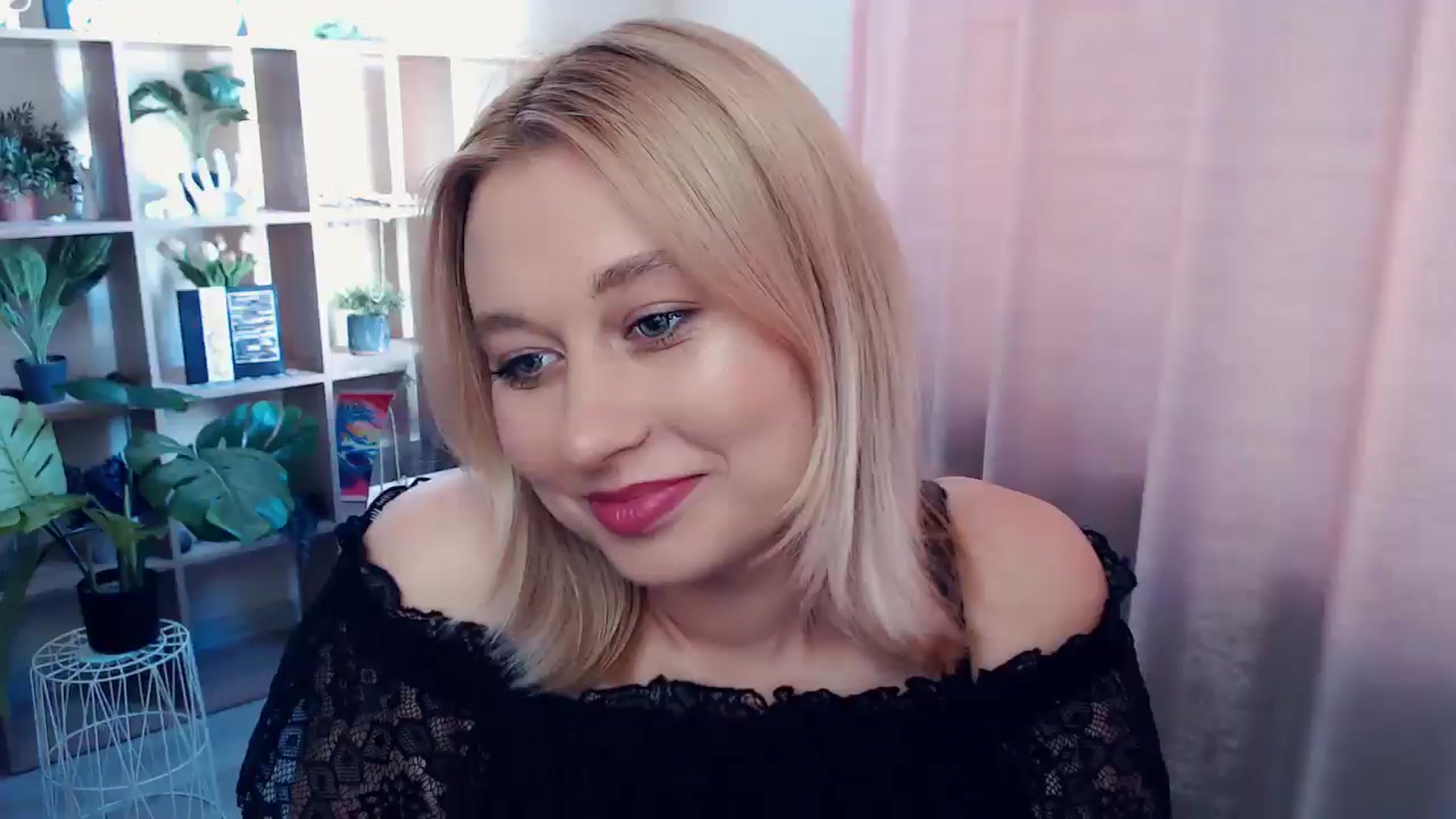 Gallery image thumbnail from Kukla_kolduna's myfreecams stream on, 07/05/2025, 14:03 image 12 of 20