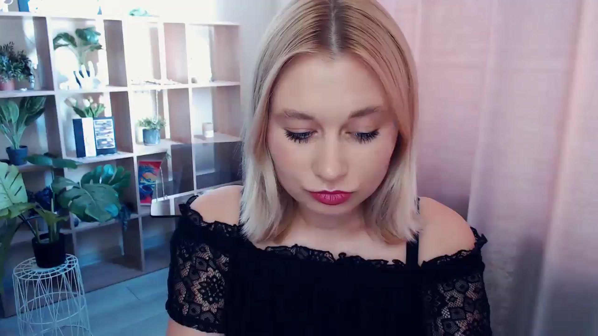 Gallery image thumbnail from Kukla_kolduna's myfreecams stream on, 07/05/2025, 14:03 image 10 of 20