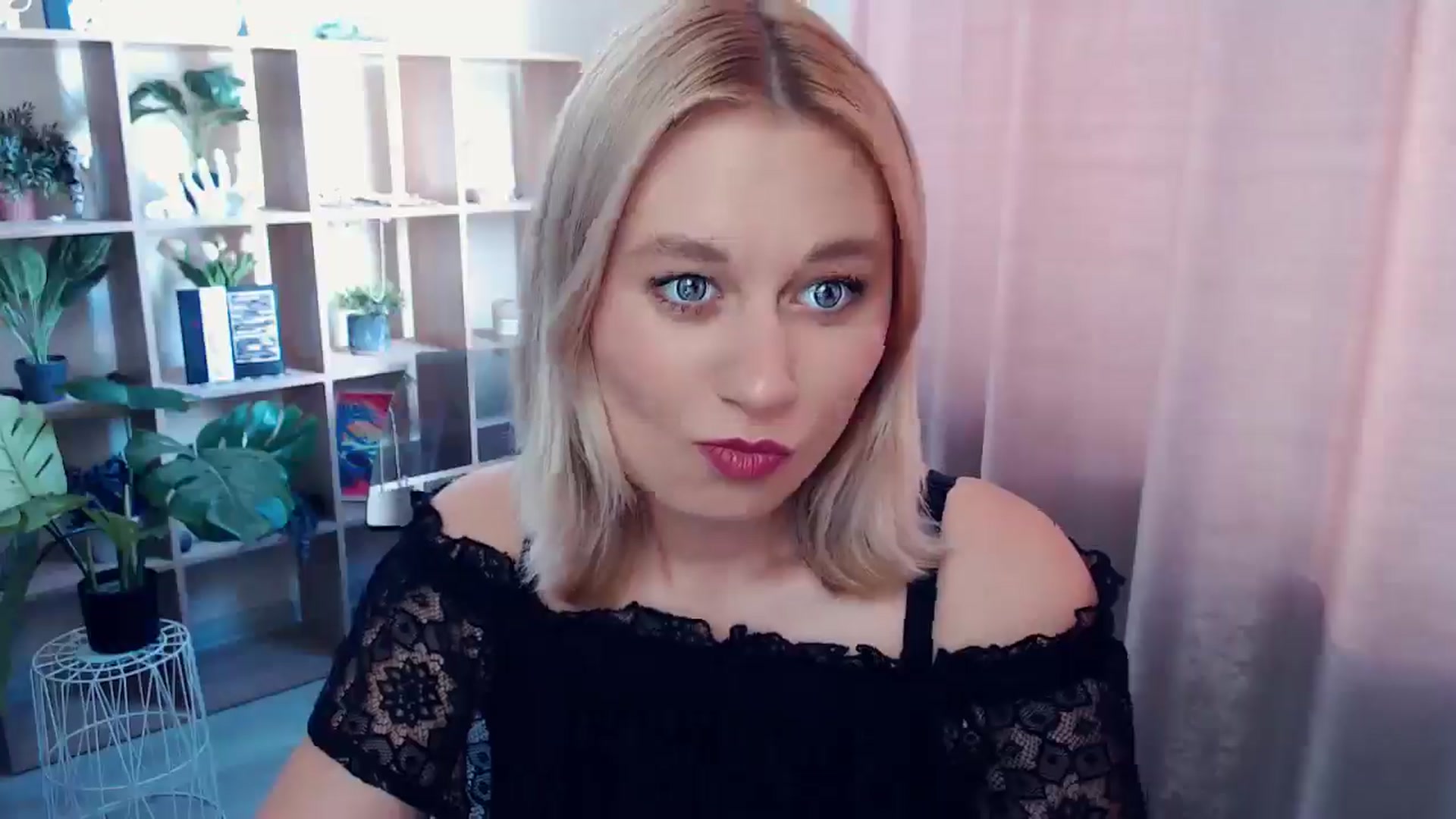 Gallery image thumbnail from Kukla_kolduna's myfreecams stream on, 07/05/2025, 14:03 image 7 of 20