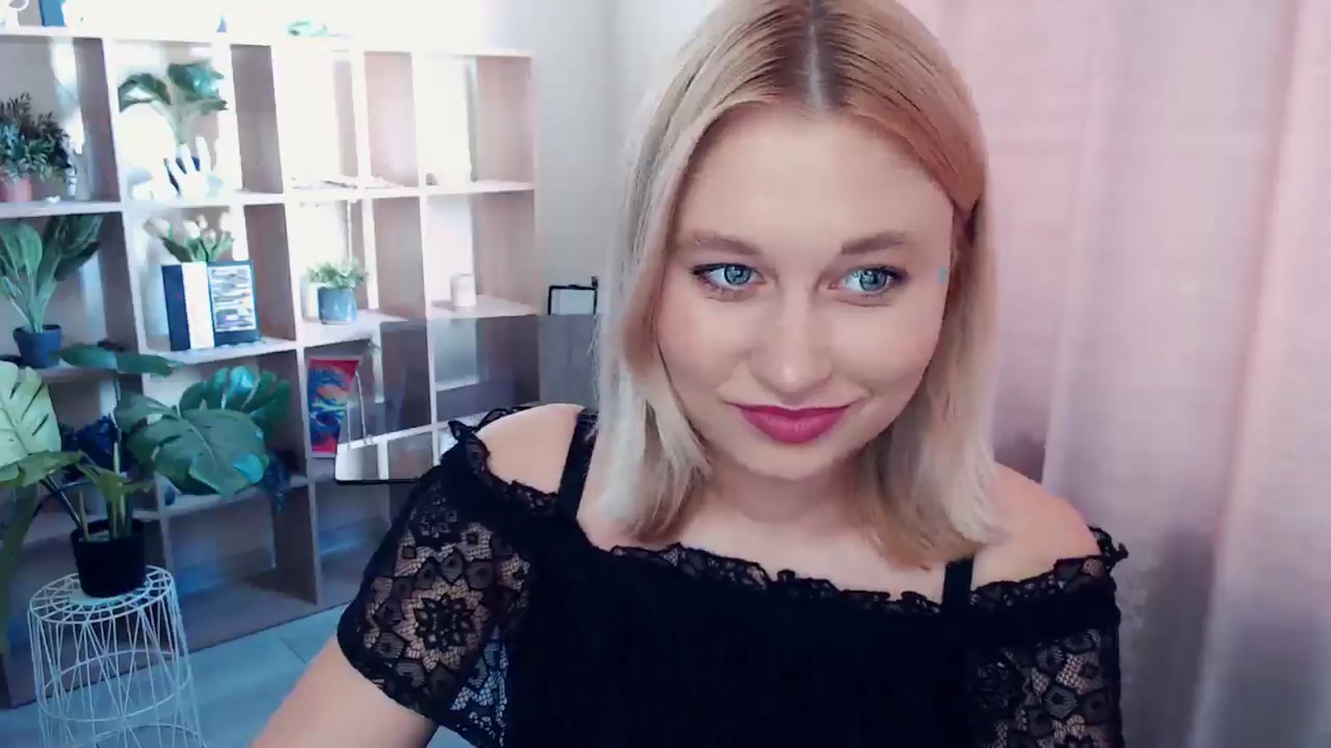 Gallery image thumbnail from Kukla_kolduna's myfreecams stream on, 07/05/2025, 15:29 image 3 of 20