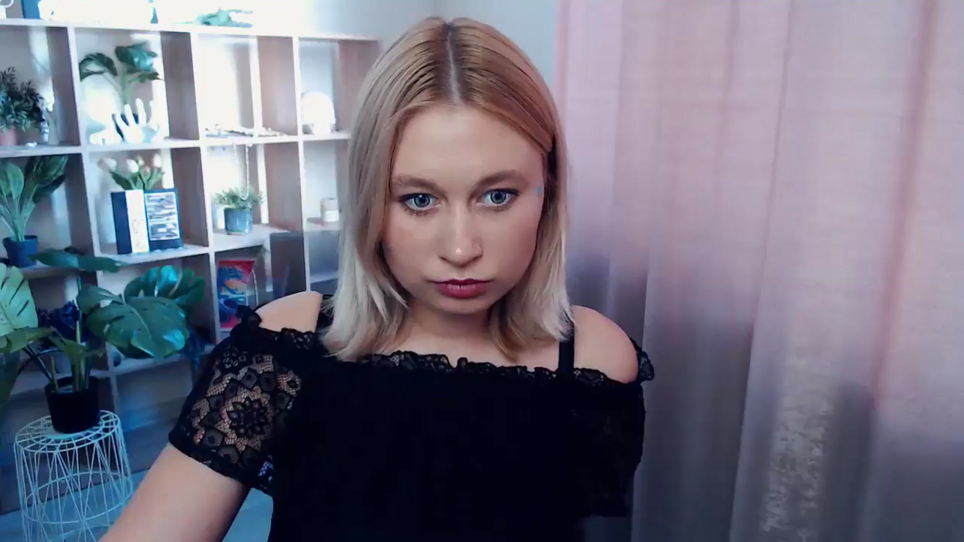 Gallery image thumbnail from Kukla_kolduna's myfreecams stream on, 07/05/2025, 15:29 image 19 of 20