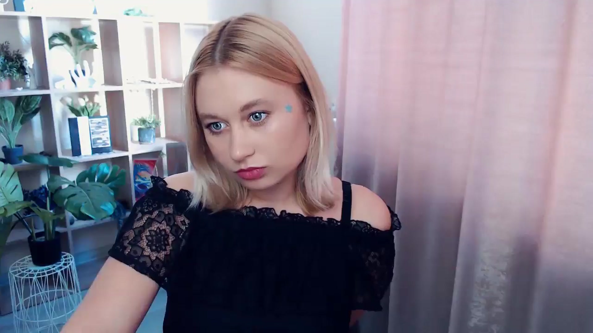 Gallery image thumbnail from Kukla_kolduna's myfreecams stream on, 07/05/2025, 15:29 image 18 of 20