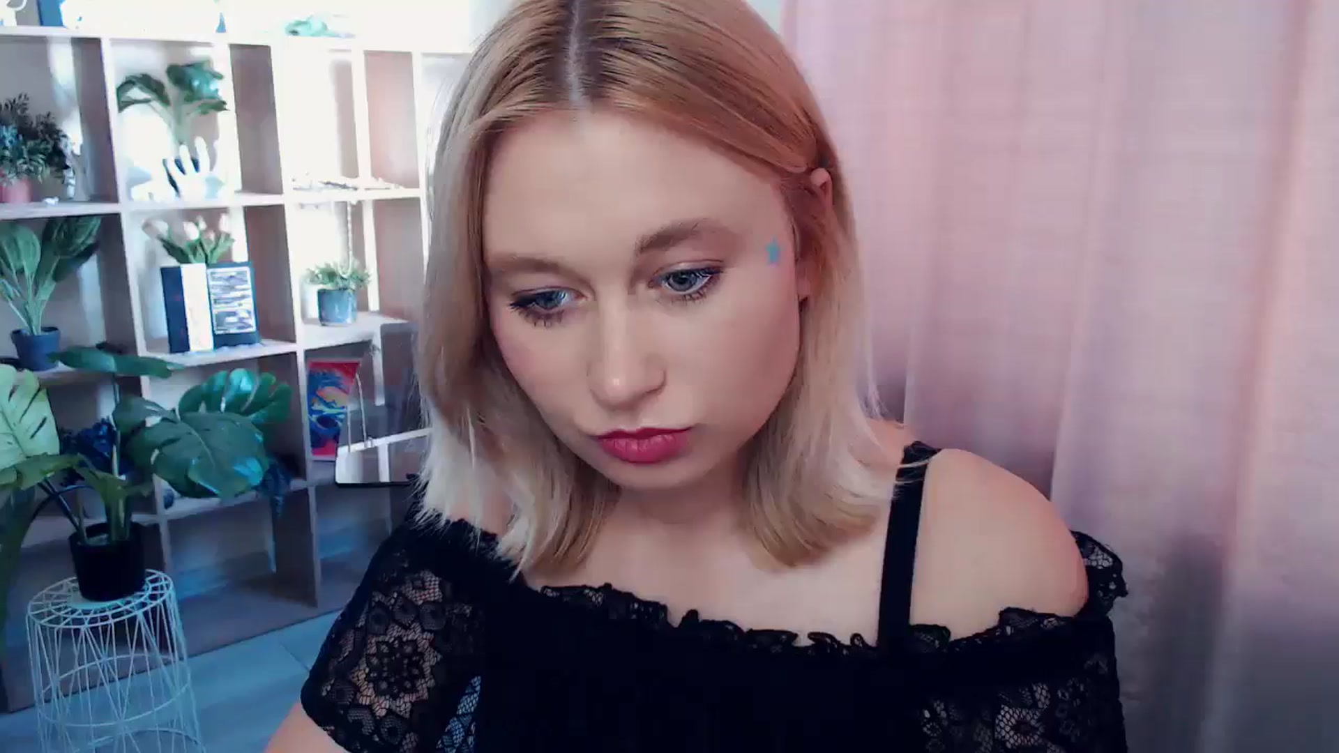 Gallery image thumbnail from Kukla_kolduna's myfreecams stream on, 07/05/2025, 15:29 image 12 of 20