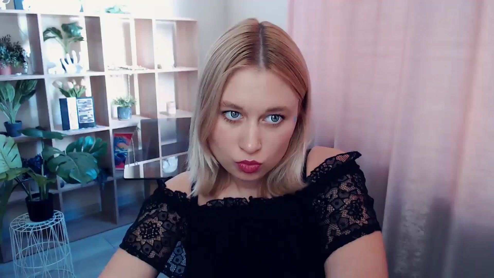 Gallery image thumbnail from Kukla_kolduna's myfreecams stream on, 07/05/2025, 15:29 image 17 of 20