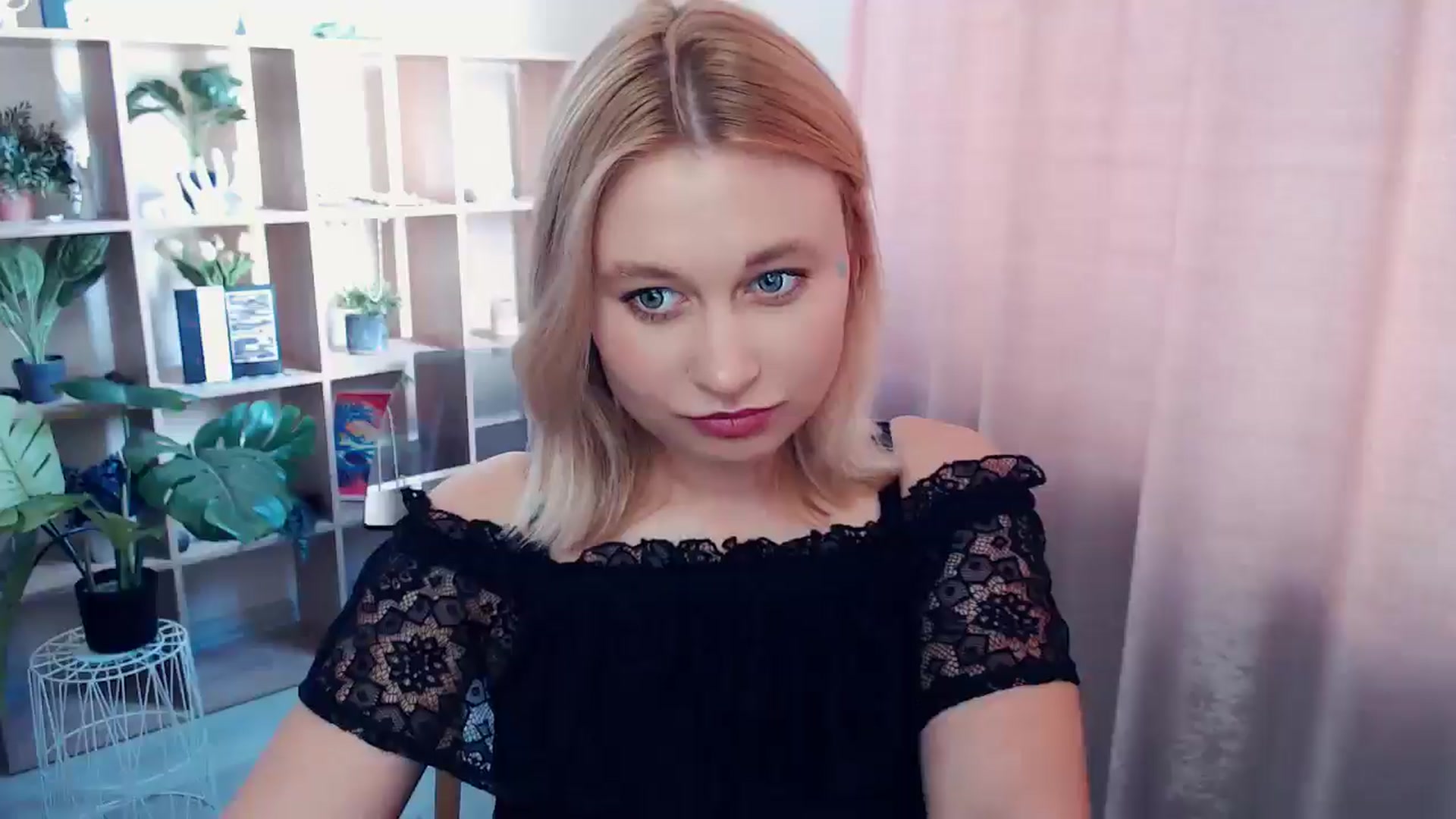 Gallery image thumbnail from Kukla_kolduna's myfreecams stream on, 07/05/2025, 15:29 image 10 of 20
