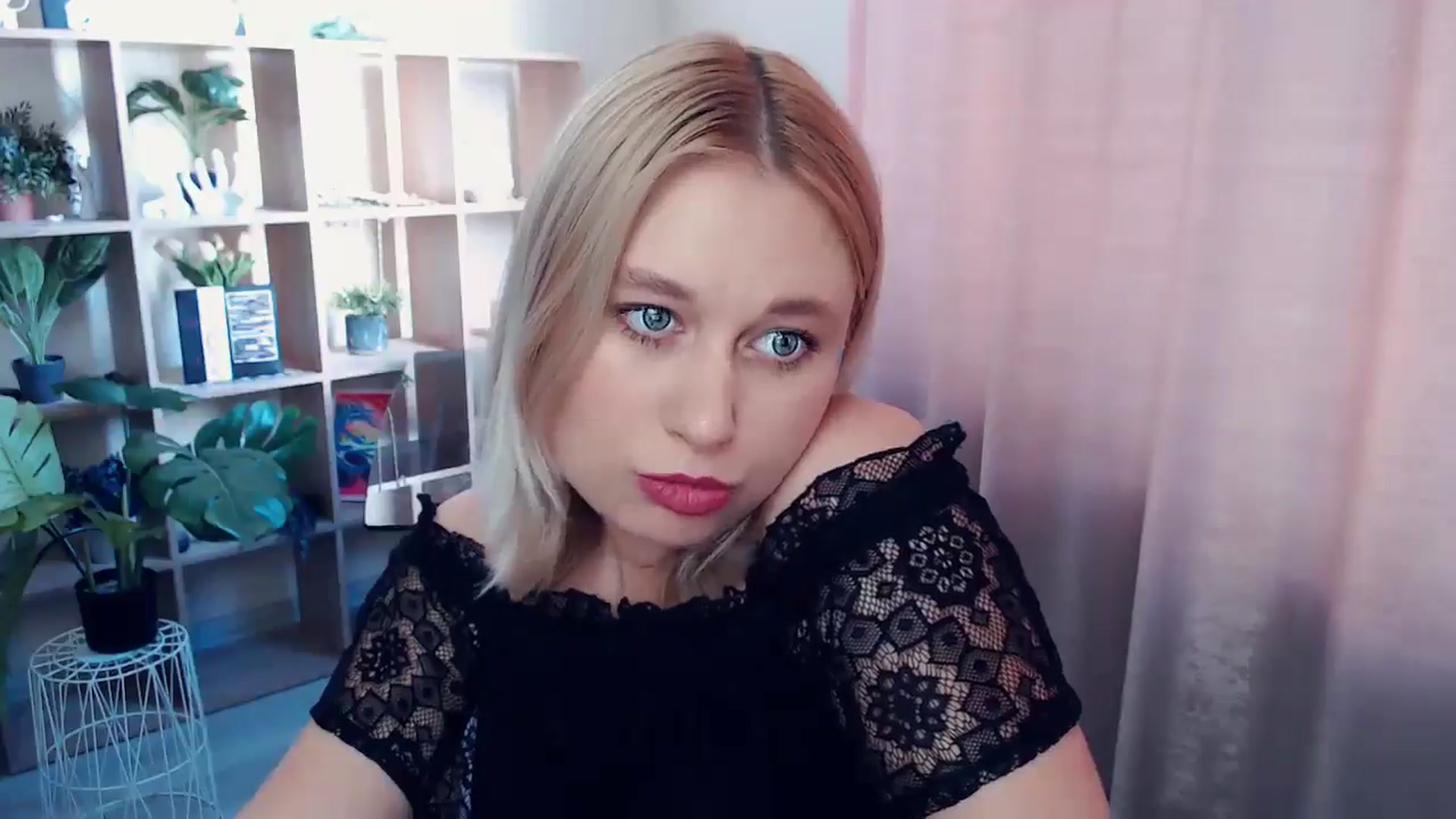 Gallery image thumbnail from Kukla_kolduna's myfreecams stream on, 07/05/2025, 15:29 image 16 of 20