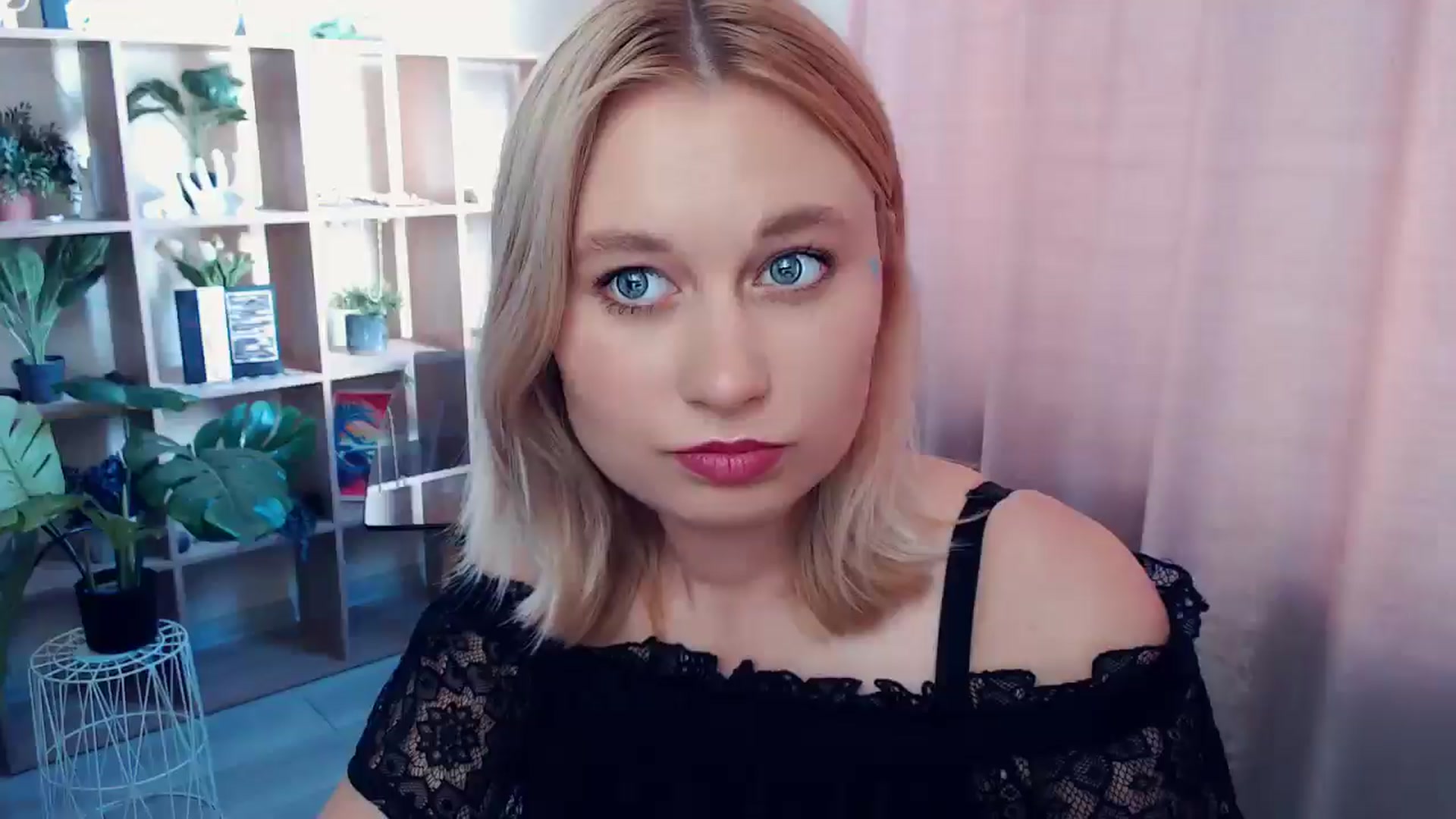 Gallery image thumbnail from Kukla_kolduna's myfreecams stream on, 07/05/2025, 15:29 image 13 of 20