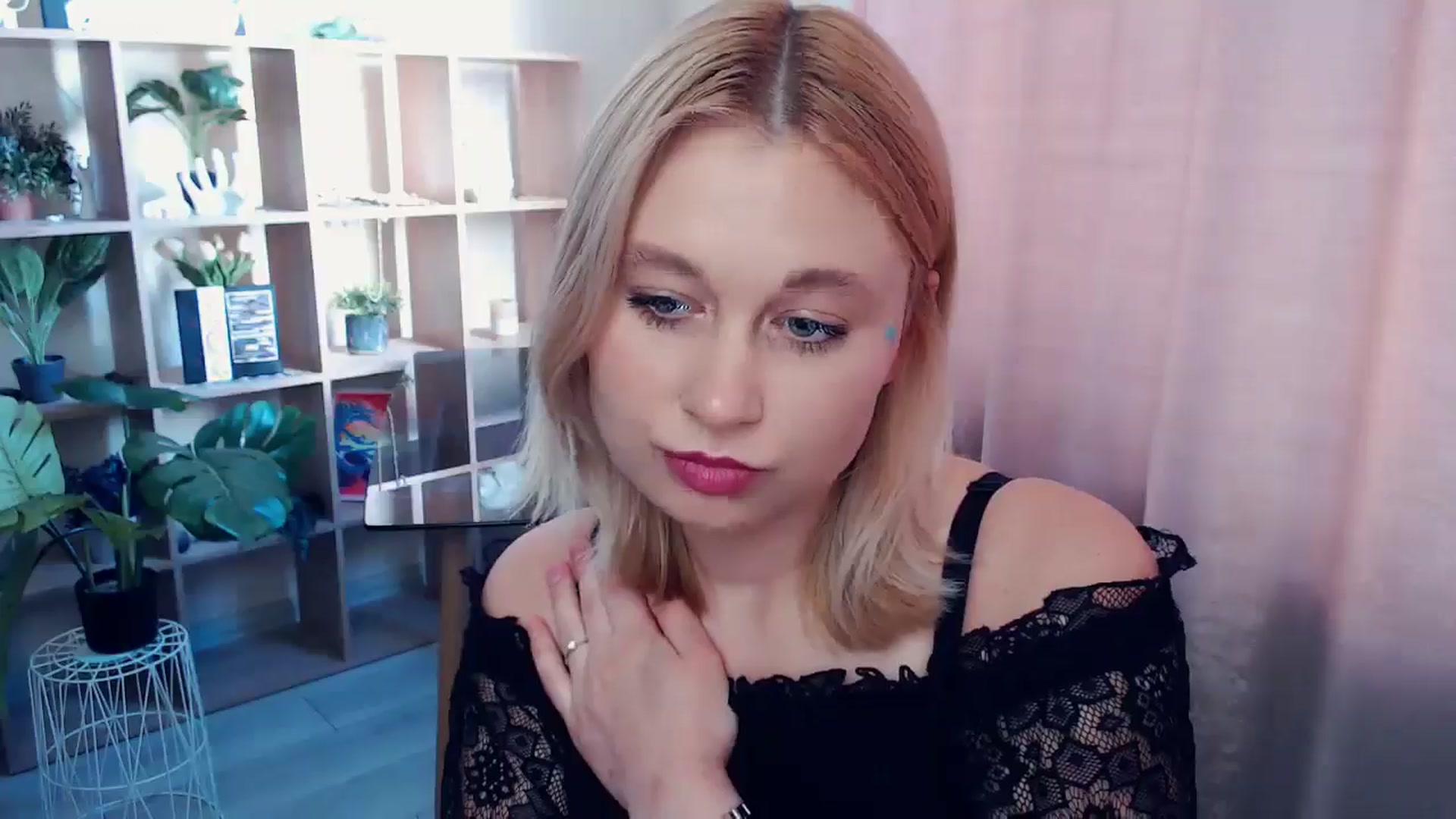 Gallery image thumbnail from Kukla_kolduna's myfreecams stream on, 07/05/2025, 15:29 image 14 of 20
