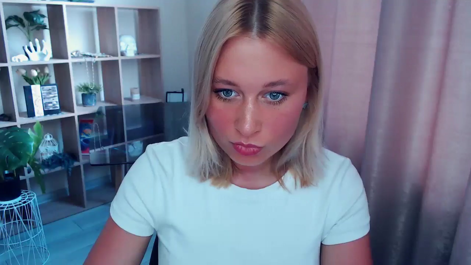 Gallery image thumbnail from Kukla_kolduna's myfreecams stream on, 07/06/2025, 16:21 image 8 of 20