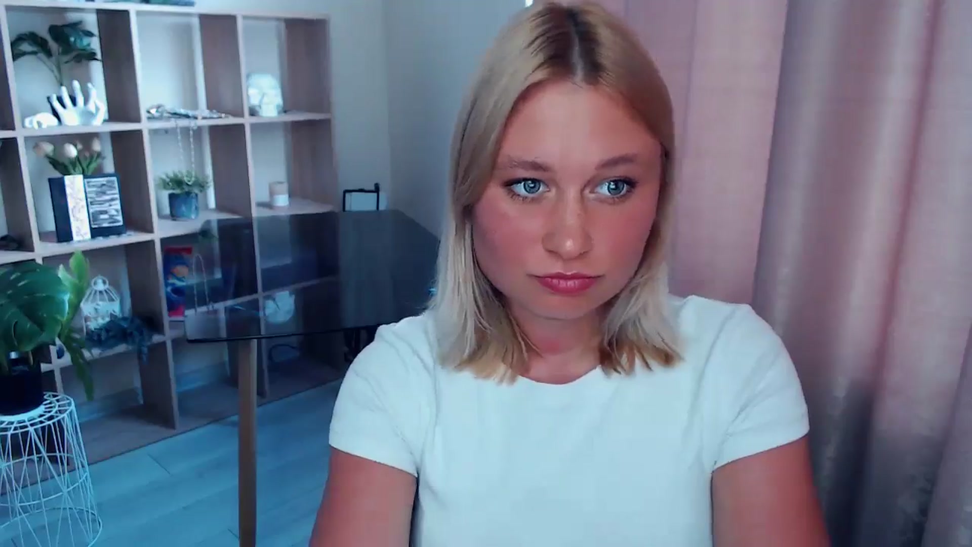 Gallery image thumbnail from Kukla_kolduna's myfreecams stream on, 07/06/2025, 16:21 image 18 of 20