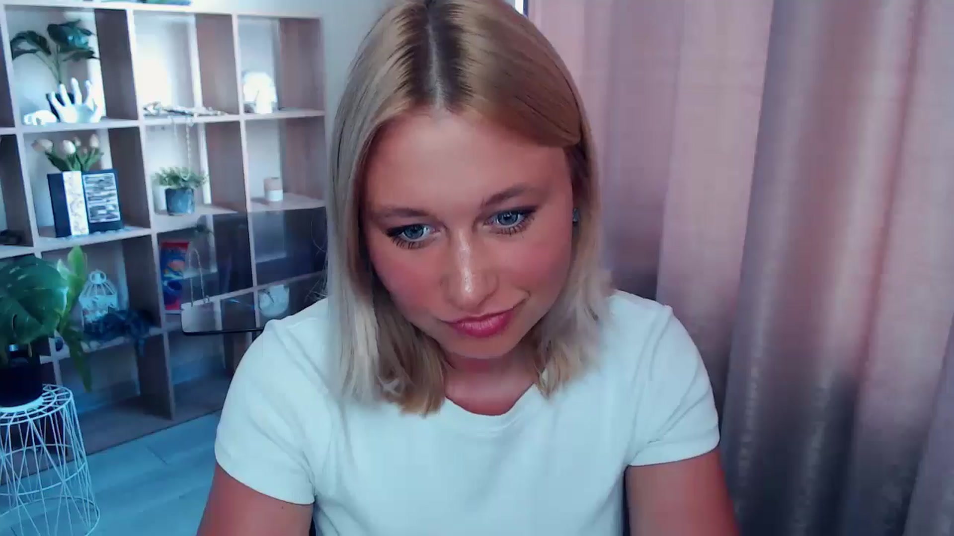 Gallery image thumbnail from Kukla_kolduna's myfreecams stream on, 07/06/2025, 16:21 image 10 of 20
