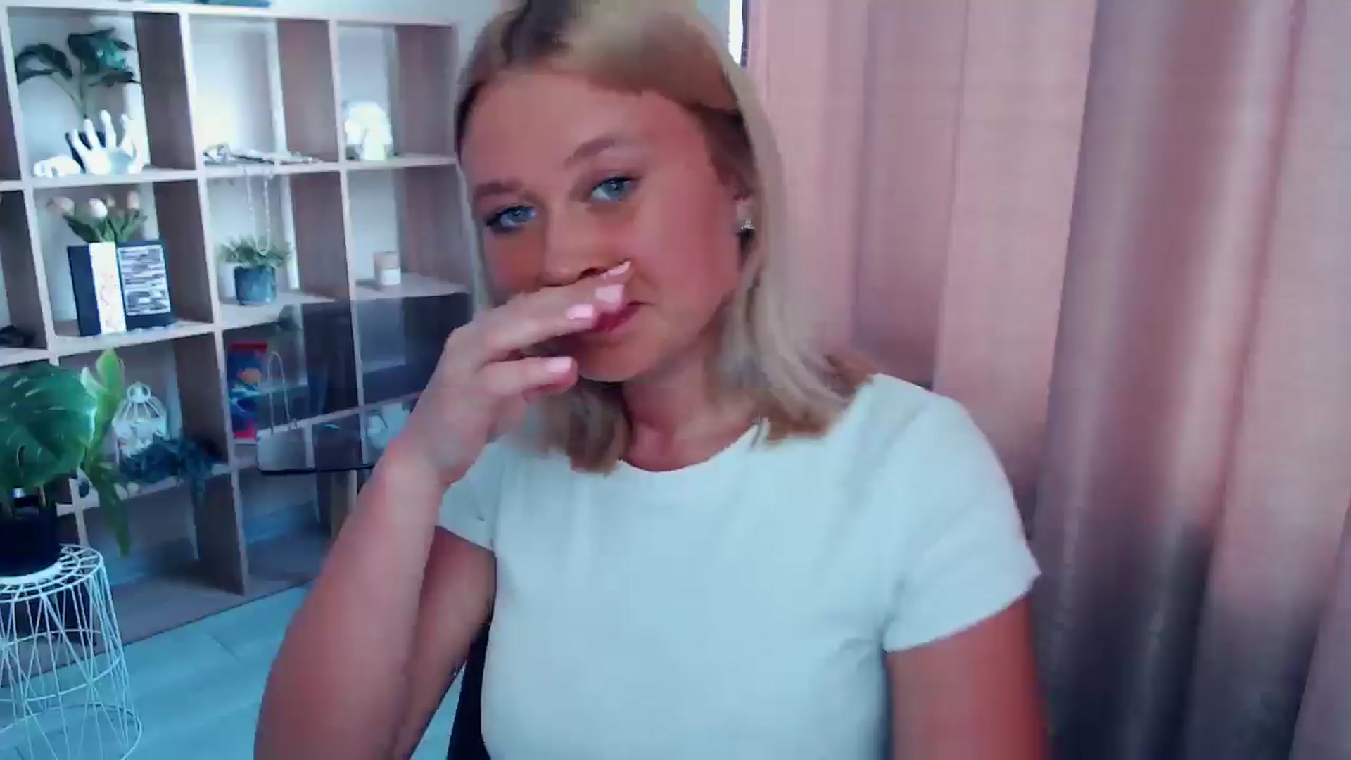 Gallery image thumbnail from Kukla_kolduna's myfreecams stream on, 07/06/2025, 16:21 image 5 of 20