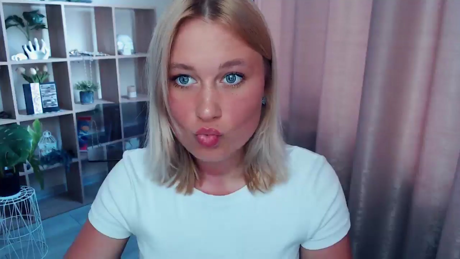 Gallery image thumbnail from Kukla_kolduna's myfreecams stream on, 07/06/2025, 16:21 image 14 of 20