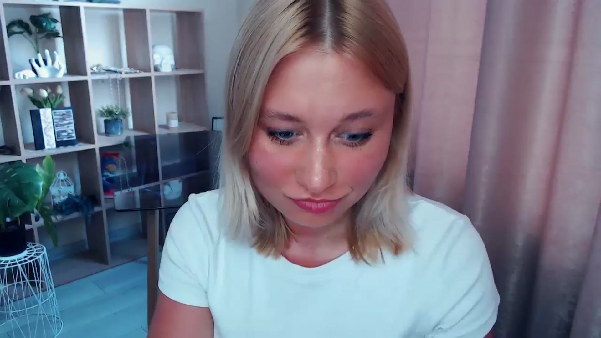 Gallery image thumbnail from Kukla_kolduna's myfreecams stream on, 07/06/2025, 16:21 image 15 of 20