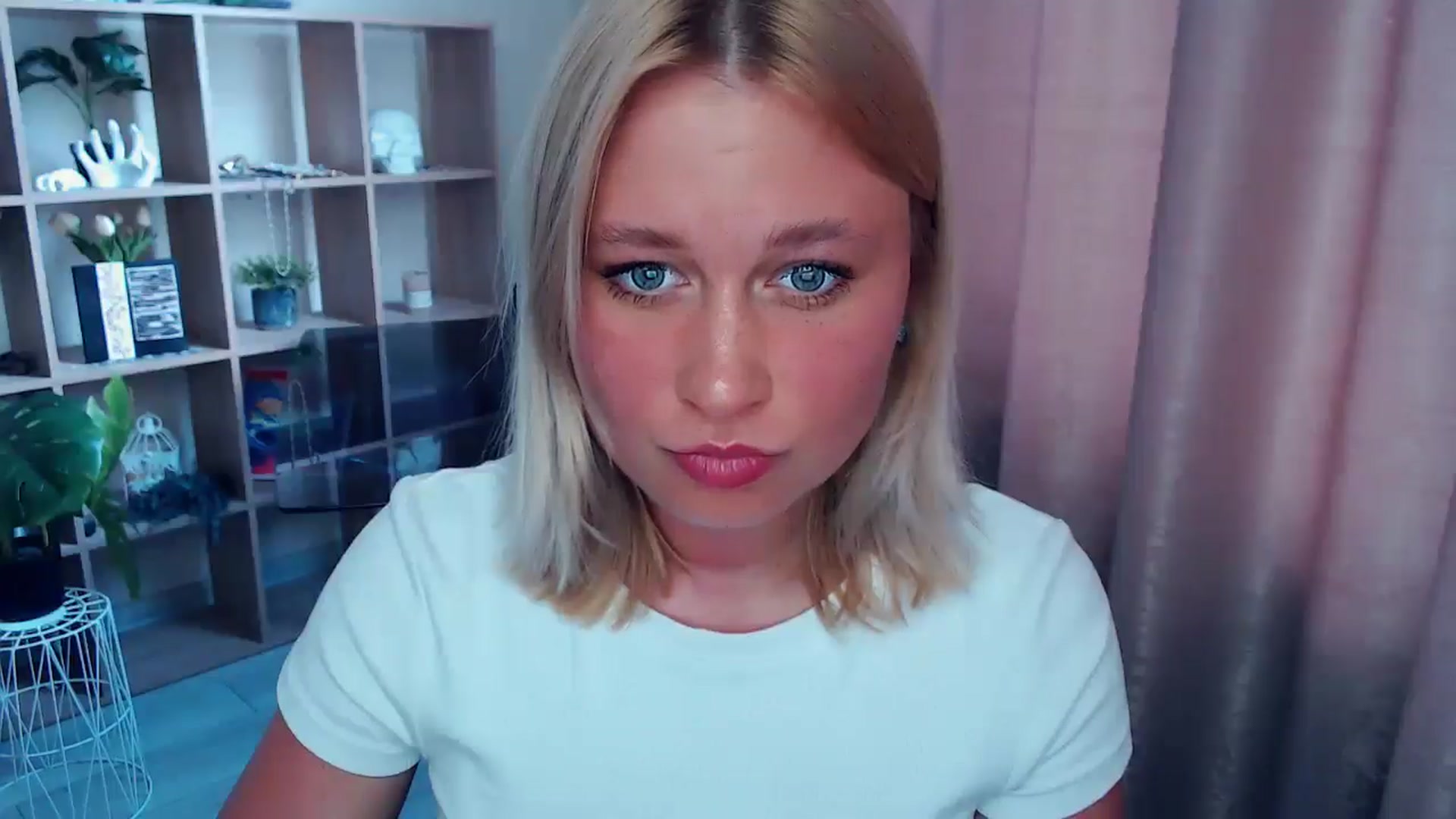 Gallery image thumbnail from Kukla_kolduna's myfreecams stream on, 07/06/2025, 16:21 image 13 of 20