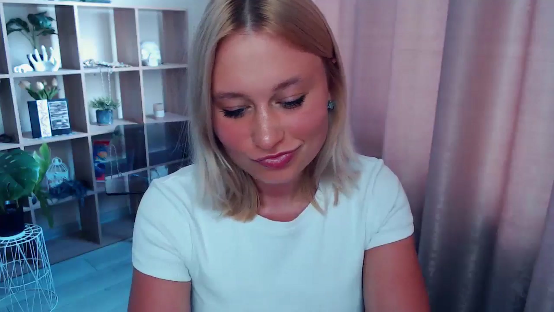Gallery image thumbnail from Kukla_kolduna's myfreecams stream on, 07/06/2025, 16:21 image 9 of 20
