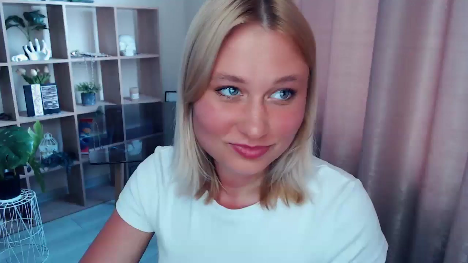 Gallery image thumbnail from Kukla_kolduna's myfreecams stream on, 07/06/2025, 16:21 image 17 of 20