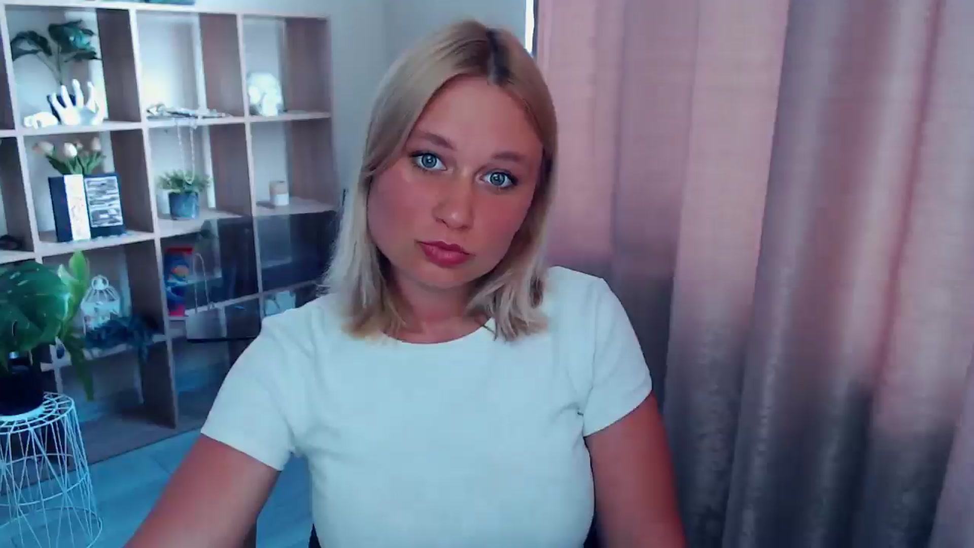 Gallery image thumbnail from Kukla_kolduna's myfreecams stream on, 07/06/2025, 16:21 image 6 of 20