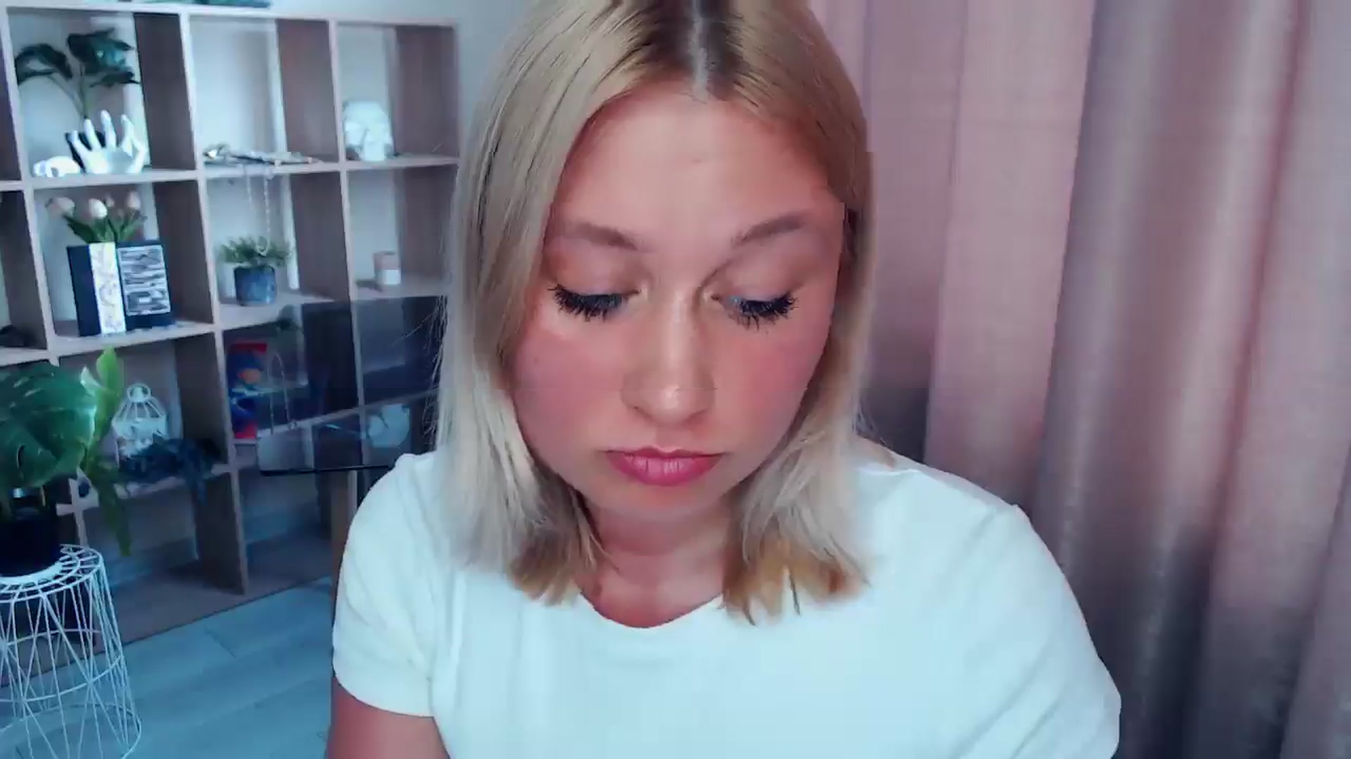 Gallery image thumbnail from Kukla_kolduna's myfreecams stream on, 07/06/2025, 16:21 image 16 of 20