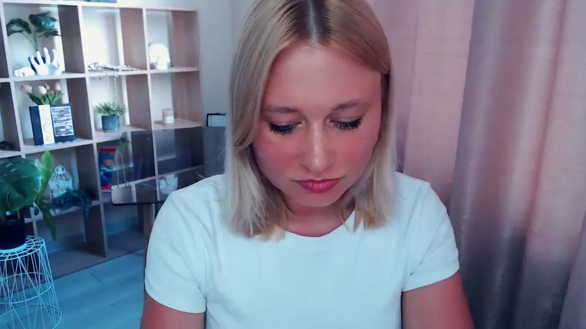 Gallery image thumbnail from Kukla_kolduna's myfreecams stream on, 07/06/2025, 16:21 image 7 of 20