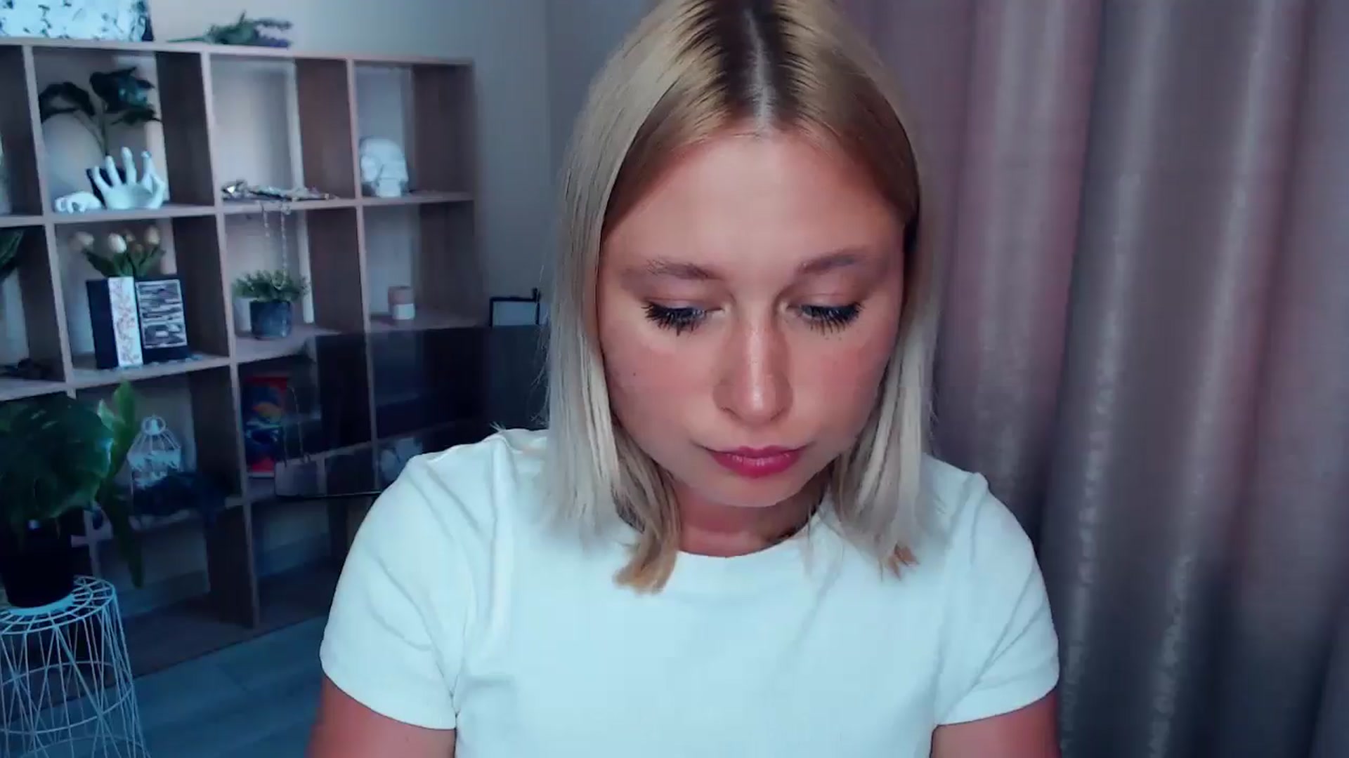 Gallery image thumbnail from Kukla_kolduna's myfreecams stream on, 07/06/2025, 18:15 image 11 of 20