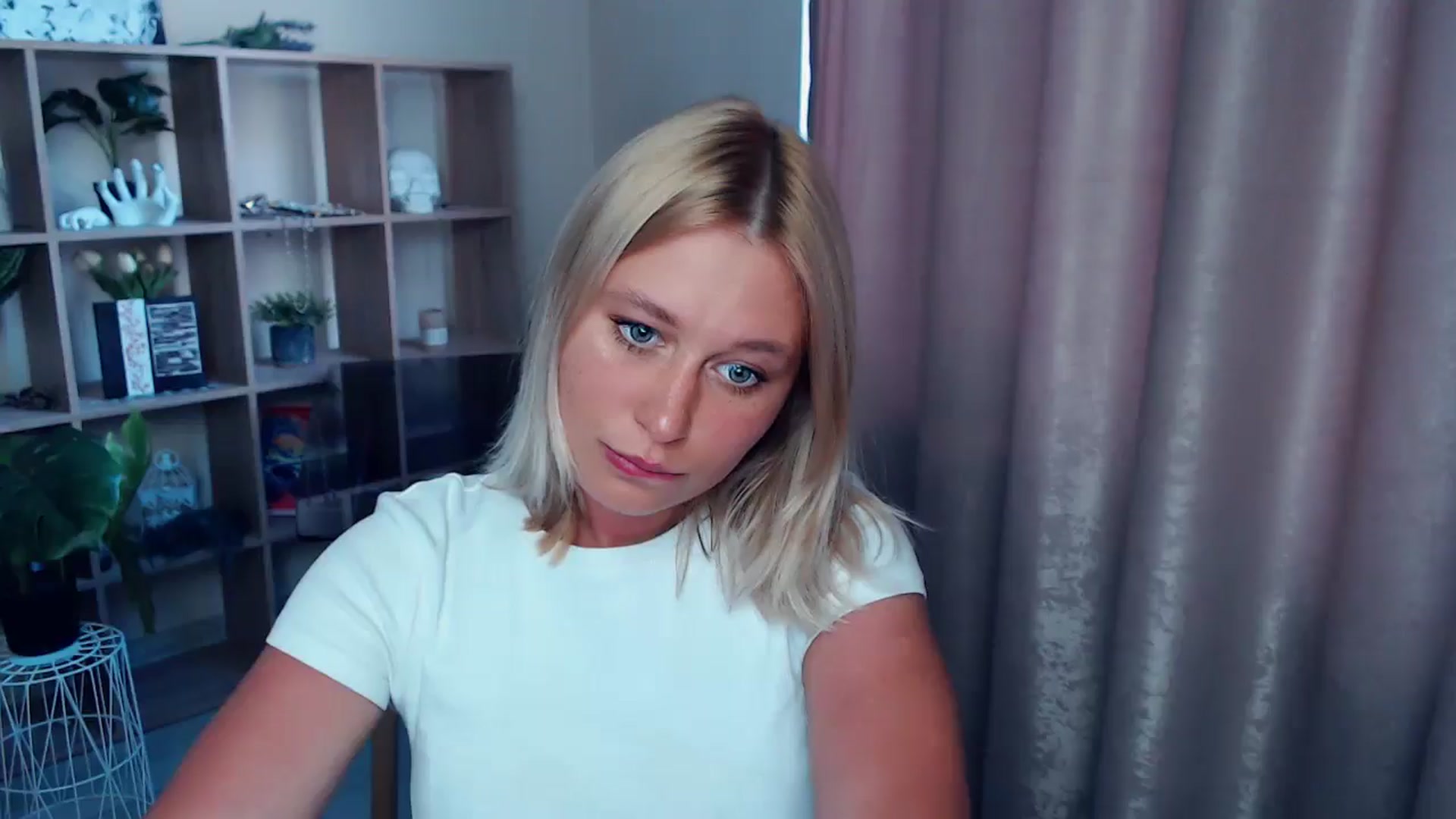 Gallery image thumbnail from Kukla_kolduna's myfreecams stream on, 07/06/2025, 18:15 image 13 of 20