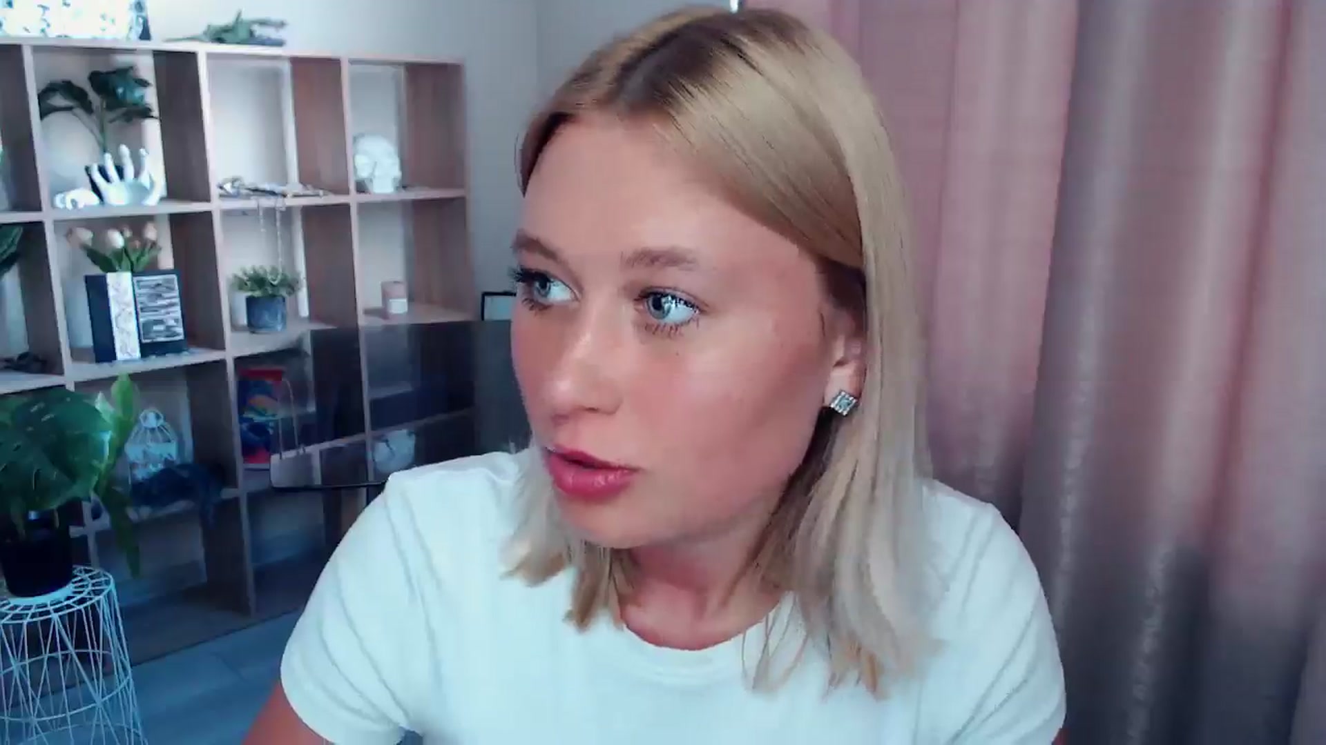Gallery image thumbnail from Kukla_kolduna's myfreecams stream on, 07/06/2025, 18:15 image 4 of 20
