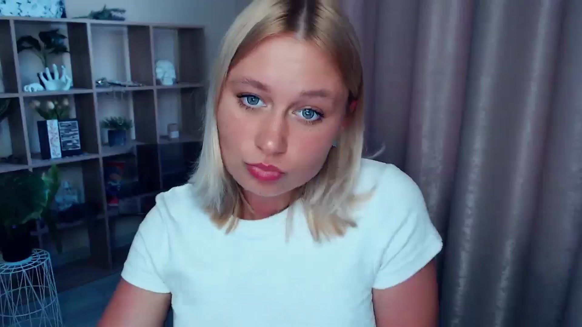 Gallery image thumbnail from Kukla_kolduna's myfreecams stream on, 07/06/2025, 18:15 image 14 of 20