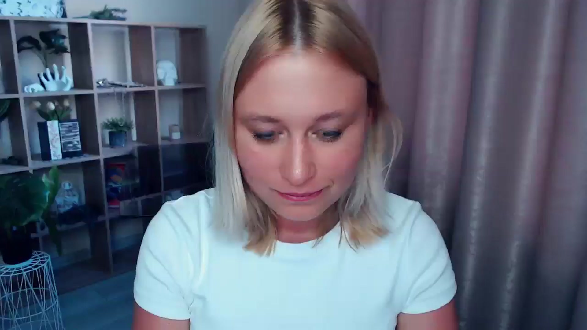 Gallery image thumbnail from Kukla_kolduna's myfreecams stream on, 07/06/2025, 18:15 image 12 of 20