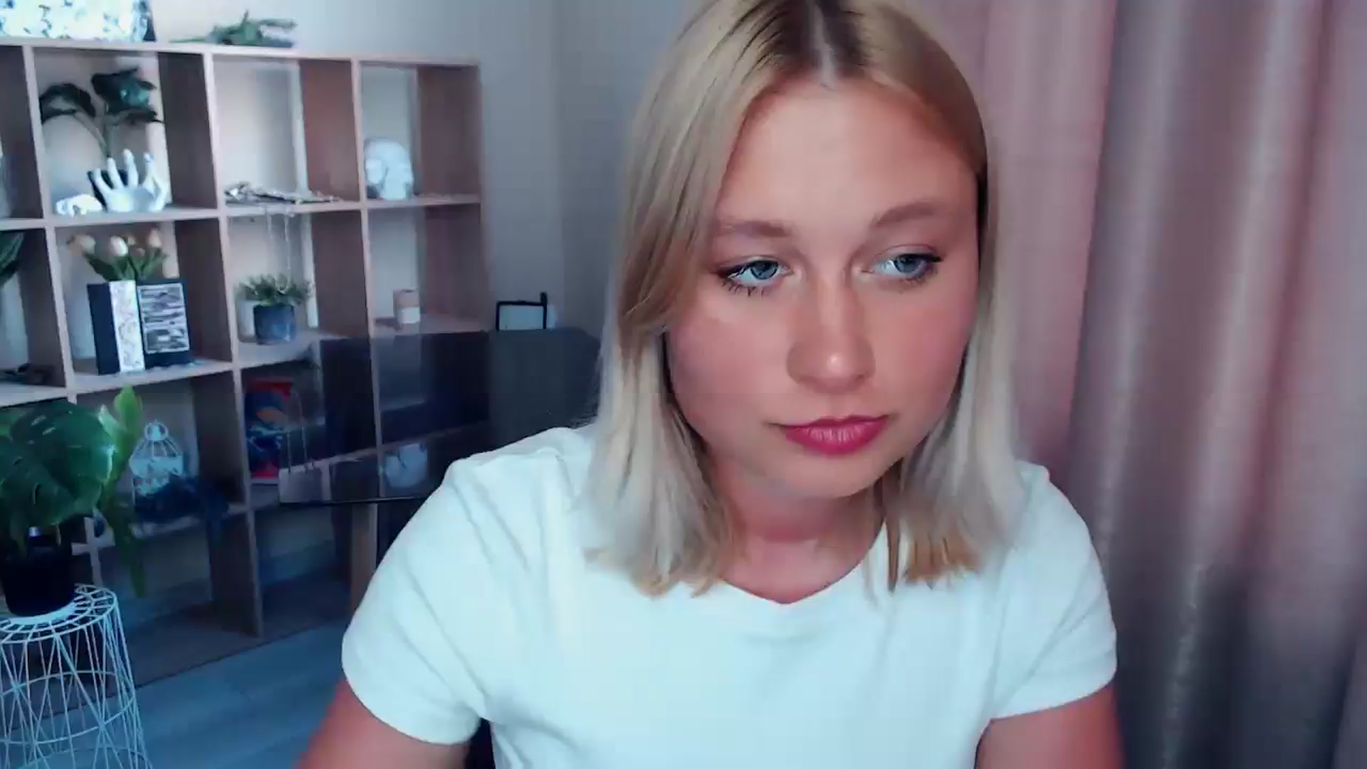 Gallery image thumbnail from Kukla_kolduna's myfreecams stream on, 07/06/2025, 18:15 image 7 of 20