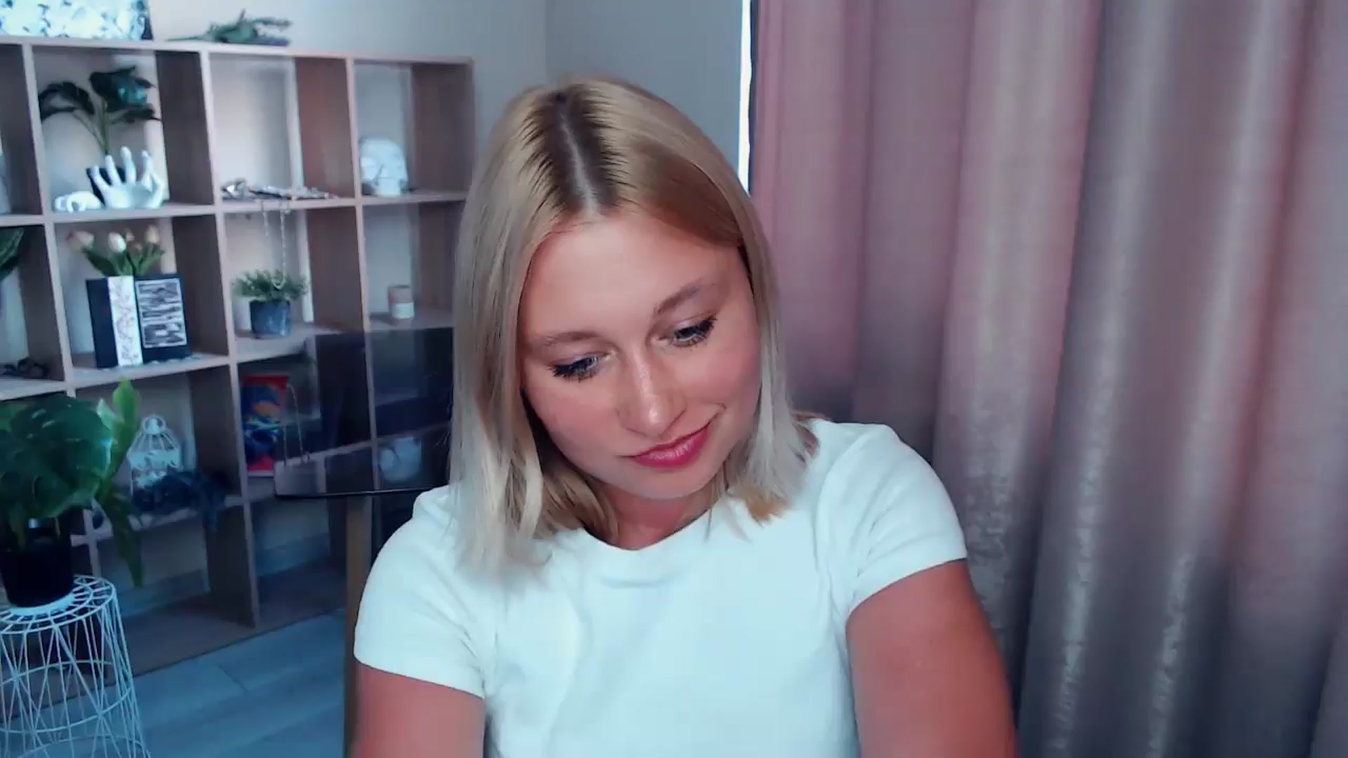 Gallery image thumbnail from Kukla_kolduna's myfreecams stream on, 07/06/2025, 18:15 image 10 of 20