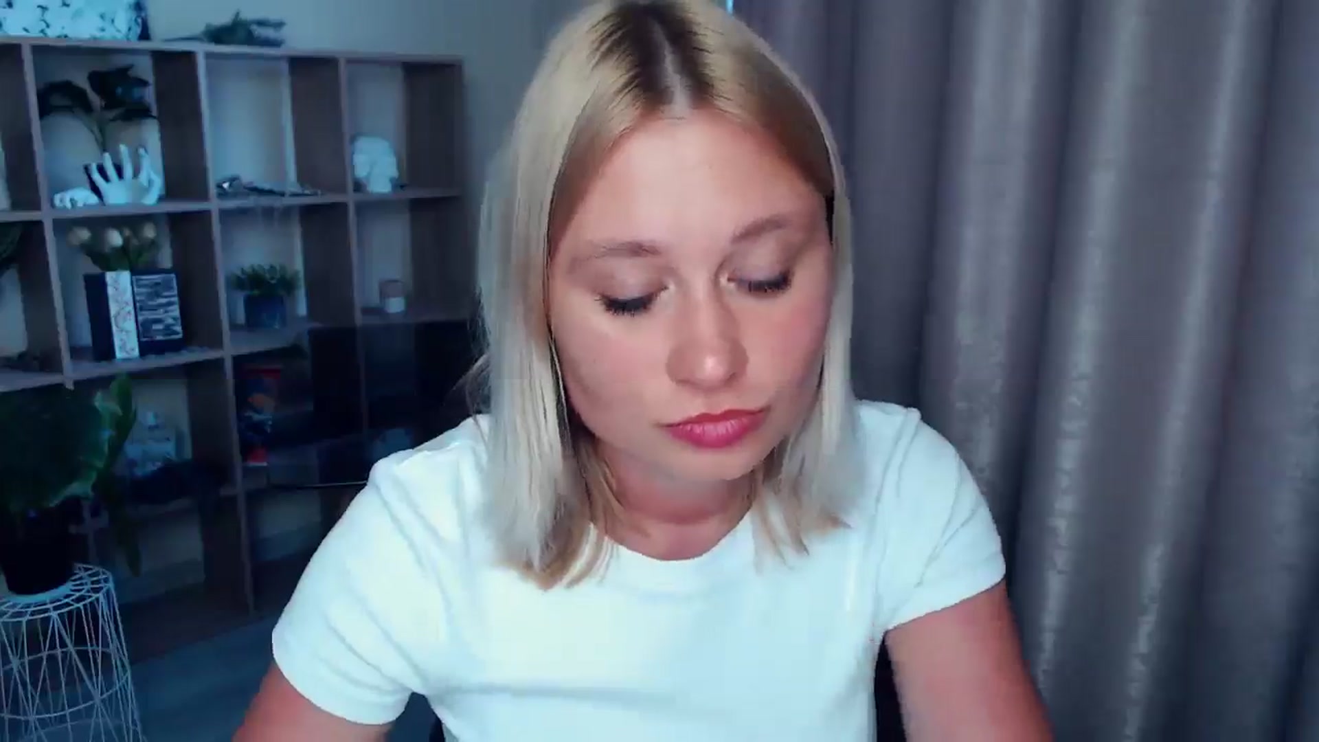 Gallery image thumbnail from Kukla_kolduna's myfreecams stream on, 07/06/2025, 18:15 image 16 of 20