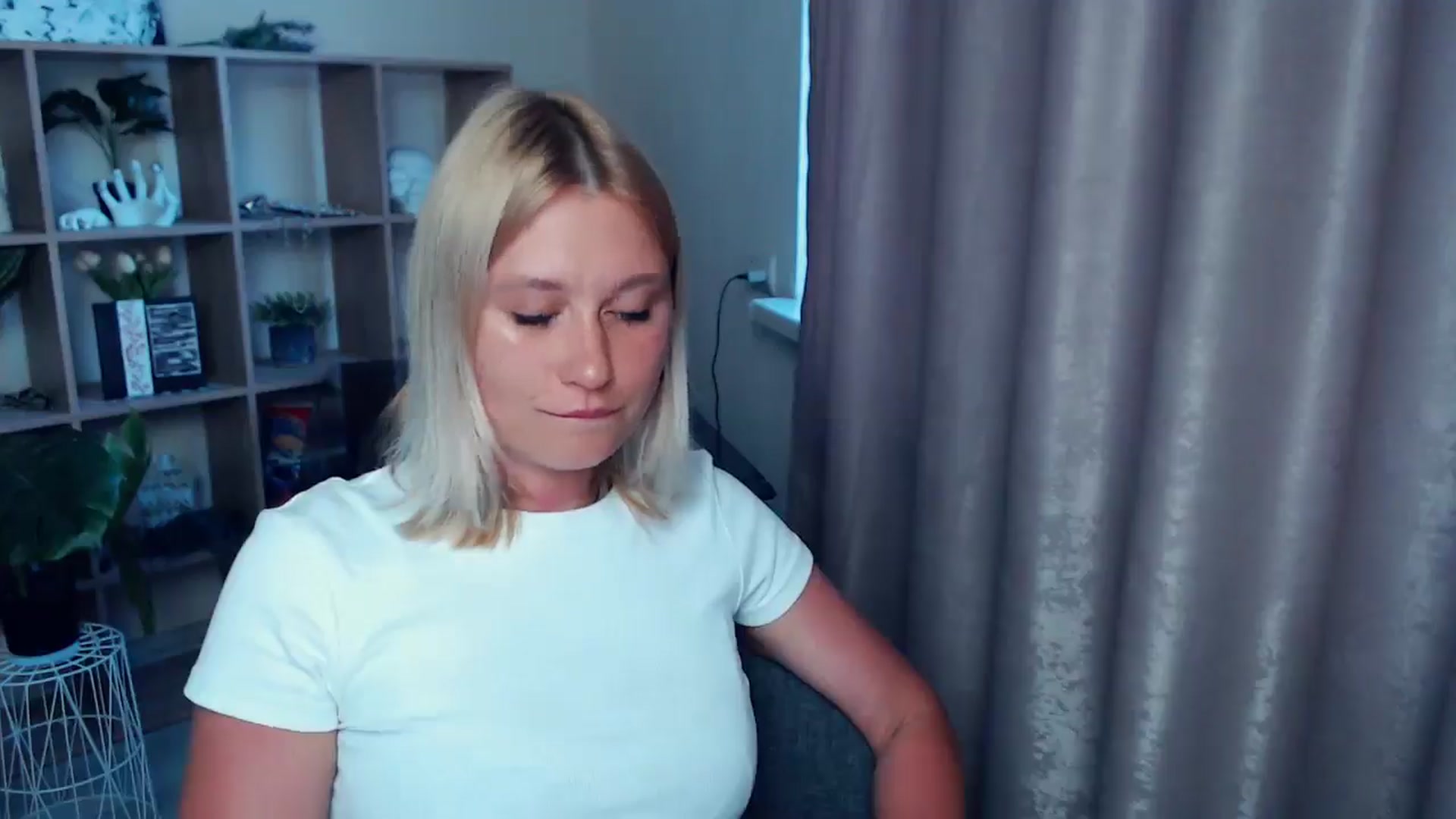 Gallery image thumbnail from Kukla_kolduna's myfreecams stream on, 07/06/2025, 18:15 image 17 of 20