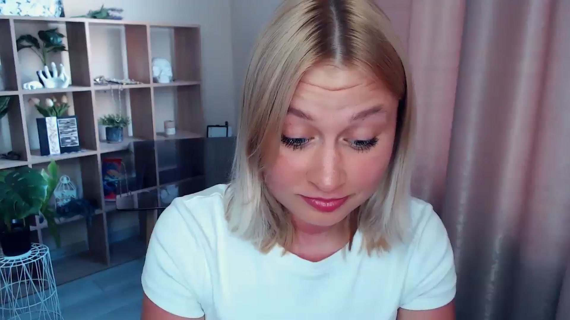 Gallery image thumbnail from Kukla_kolduna's myfreecams stream on, 07/06/2025, 18:15 image 8 of 20