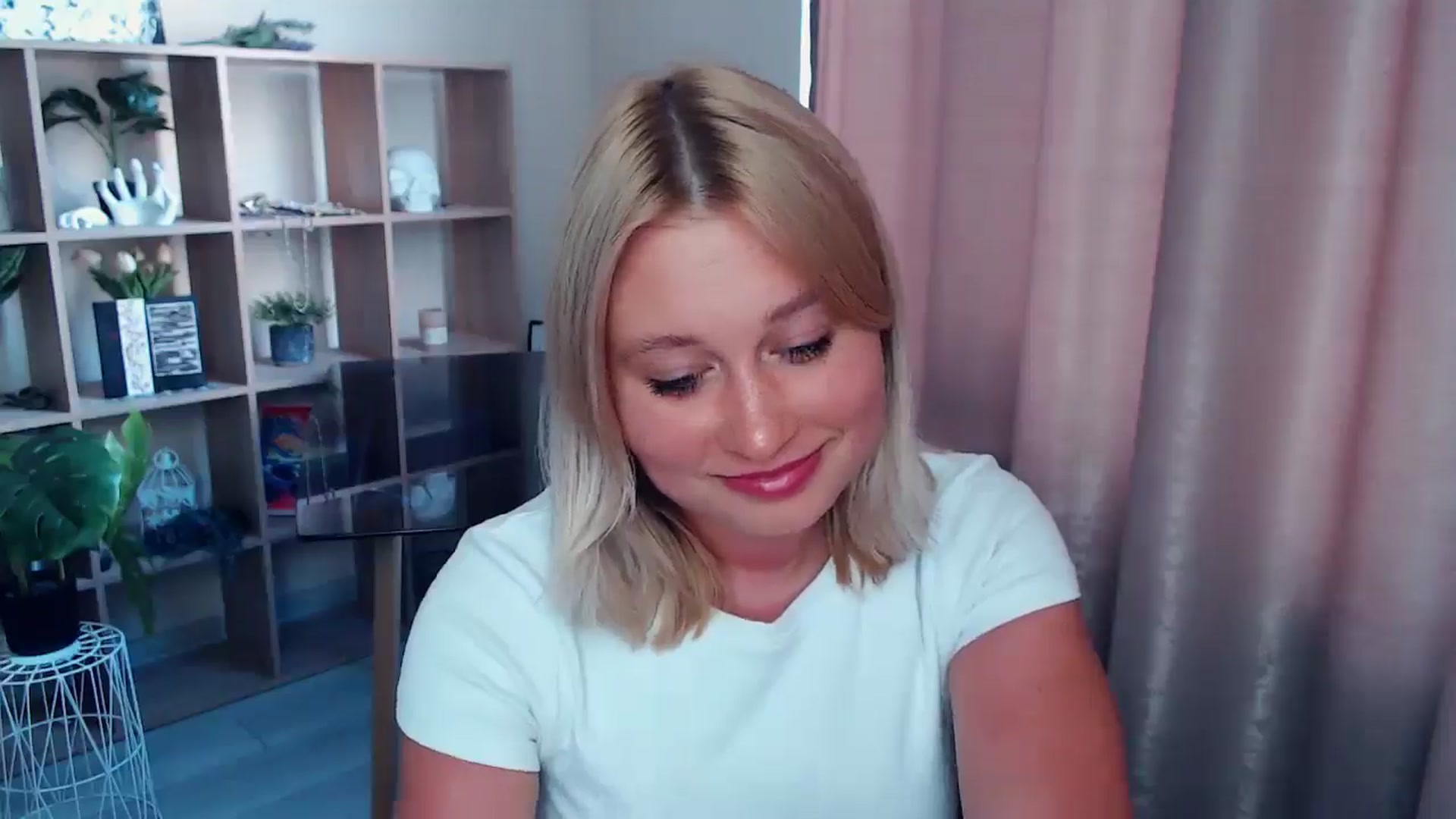 Gallery image thumbnail from Kukla_kolduna's myfreecams stream on, 07/06/2025, 18:15 image 6 of 20