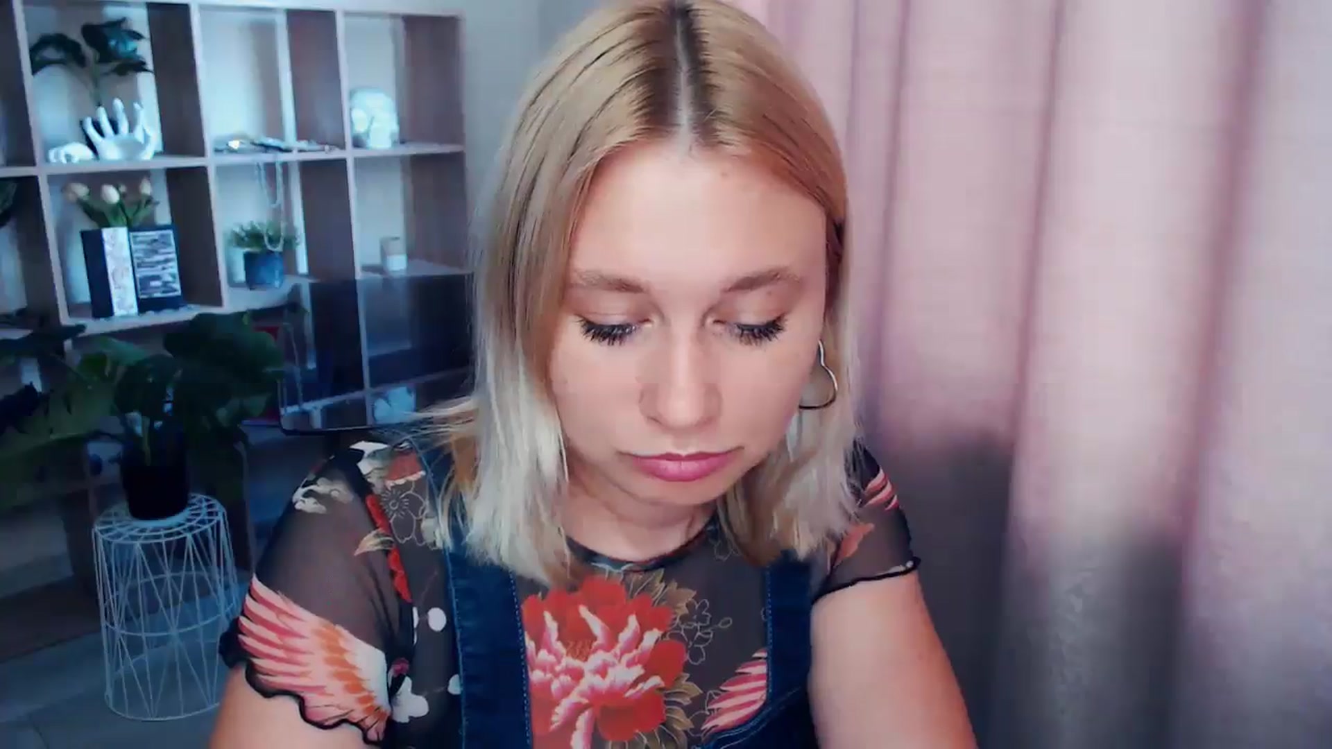 Gallery image thumbnail from Kukla_kolduna's myfreecams stream on, 07/10/2025, 16:36 image 15 of 20