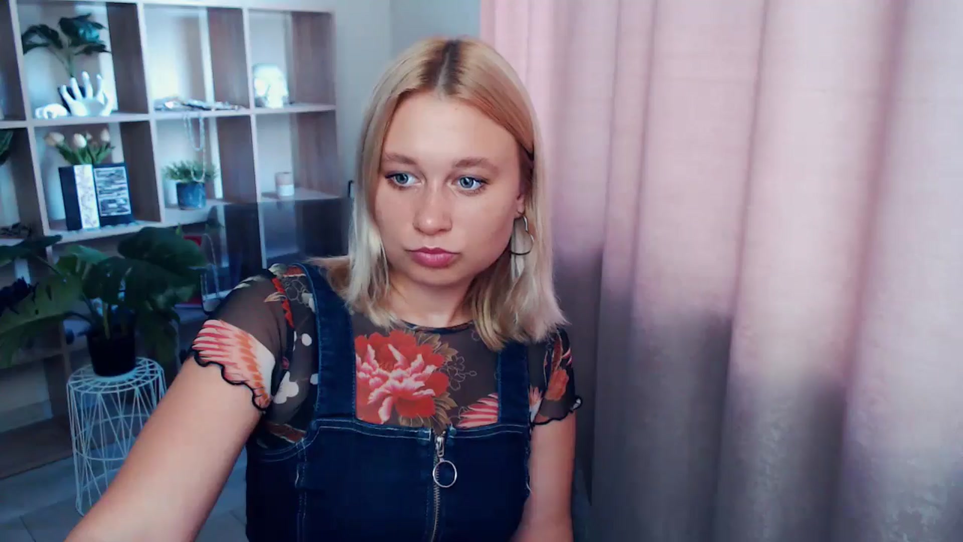 Gallery image thumbnail from Kukla_kolduna's myfreecams stream on, 07/10/2025, 16:36 image 16 of 20