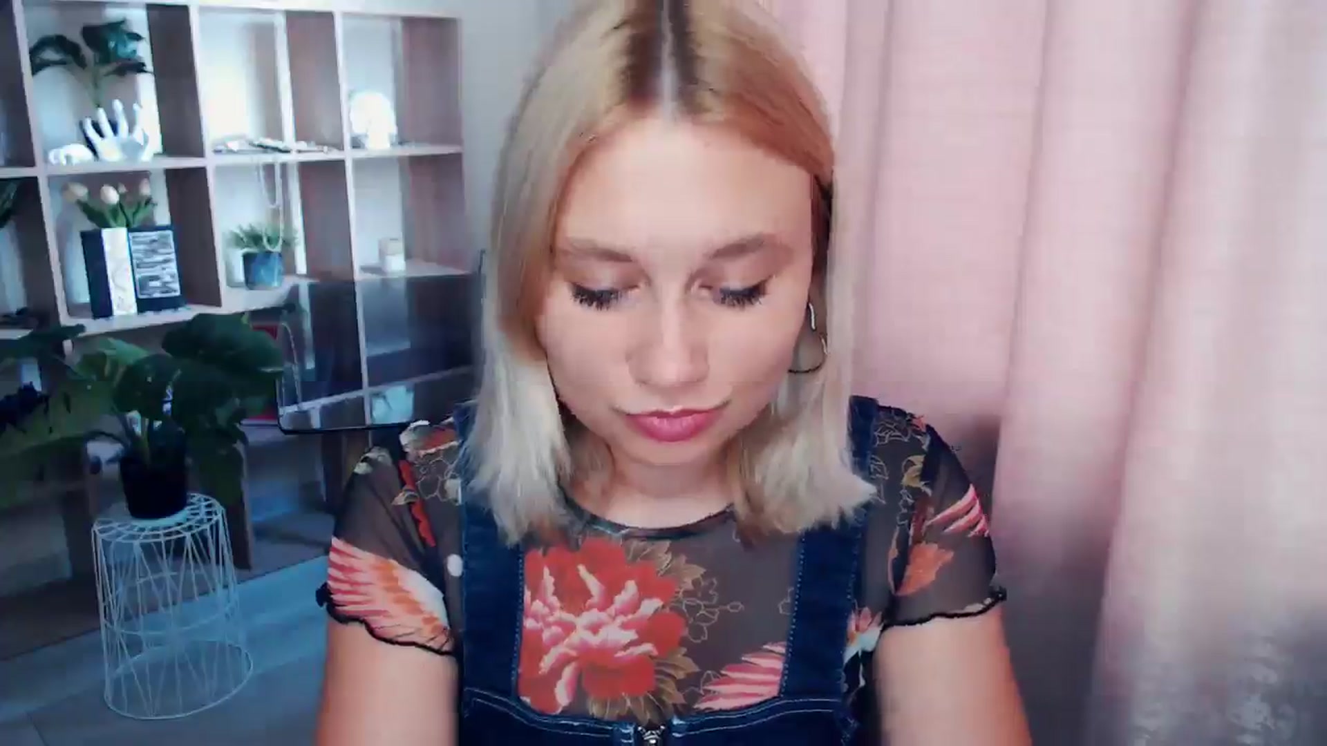 Gallery image thumbnail from Kukla_kolduna's myfreecams stream on, 07/10/2025, 16:36 image 4 of 20
