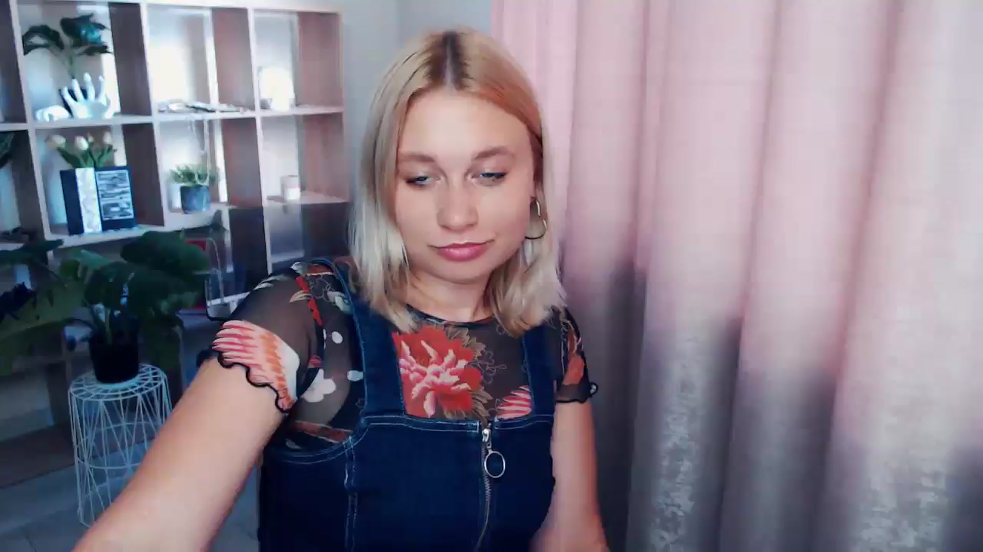 Gallery image thumbnail from Kukla_kolduna's myfreecams stream on, 07/10/2025, 16:36 image 19 of 20