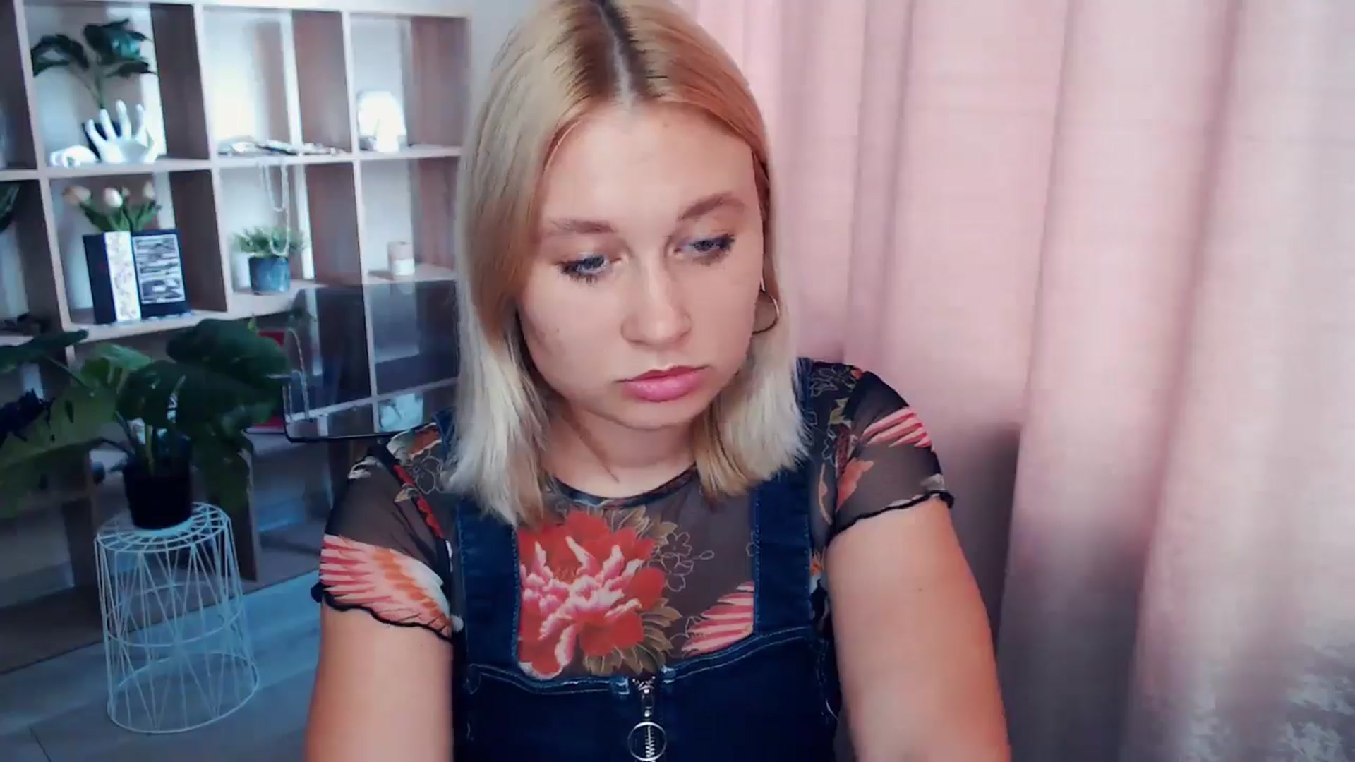 Gallery image thumbnail from Kukla_kolduna's myfreecams stream on, 07/10/2025, 16:36 image 7 of 20