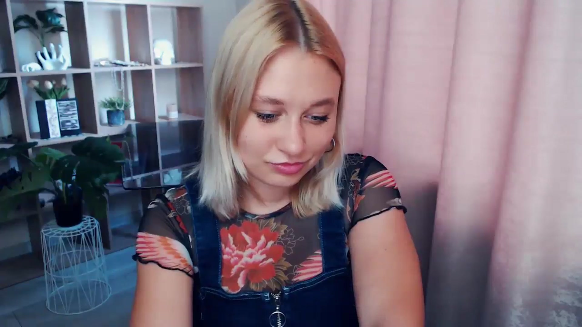Gallery image thumbnail from Kukla_kolduna's myfreecams stream on, 07/10/2025, 16:36 image 10 of 20