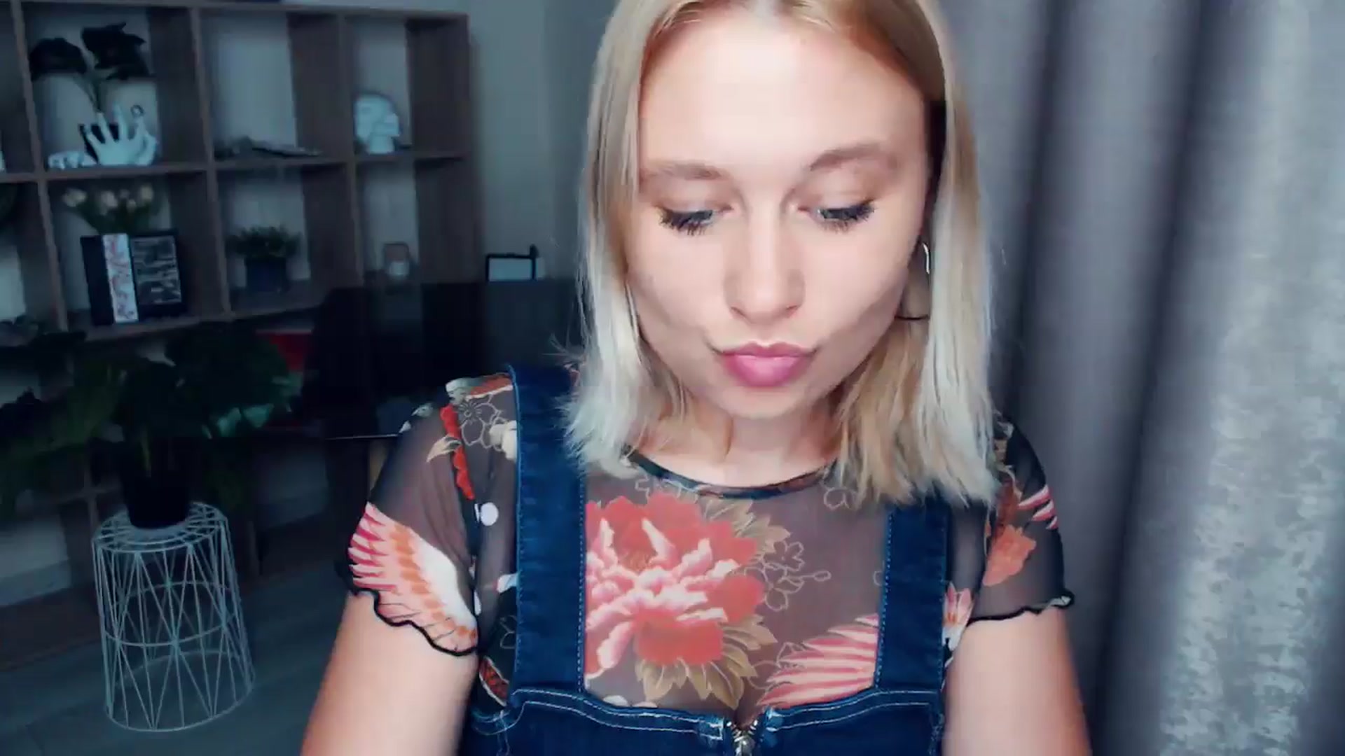Gallery image thumbnail from Kukla_kolduna's myfreecams stream on, 07/10/2025, 18:35 image 19 of 20